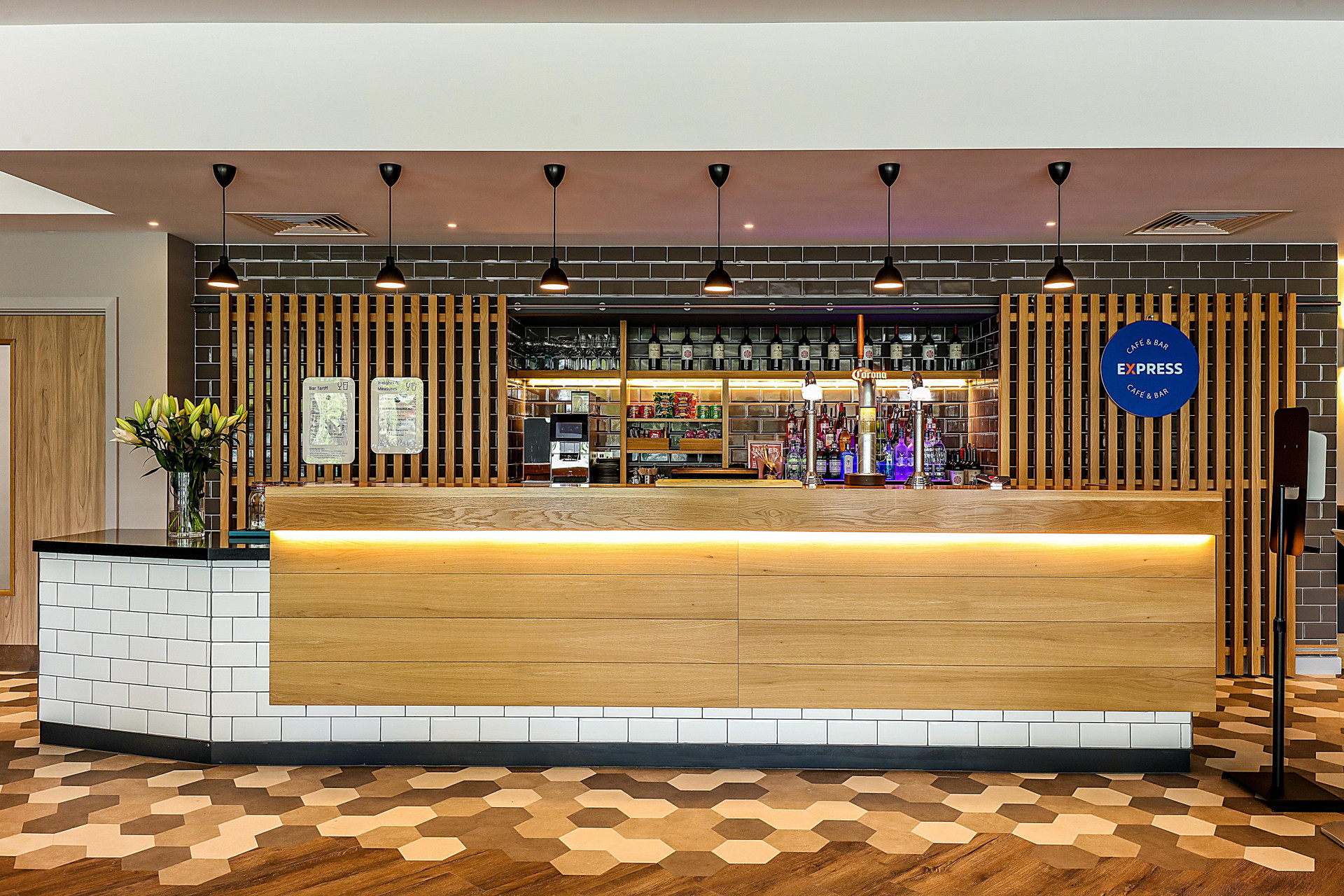 Vista Lobby Holiday Inn Express Bicester