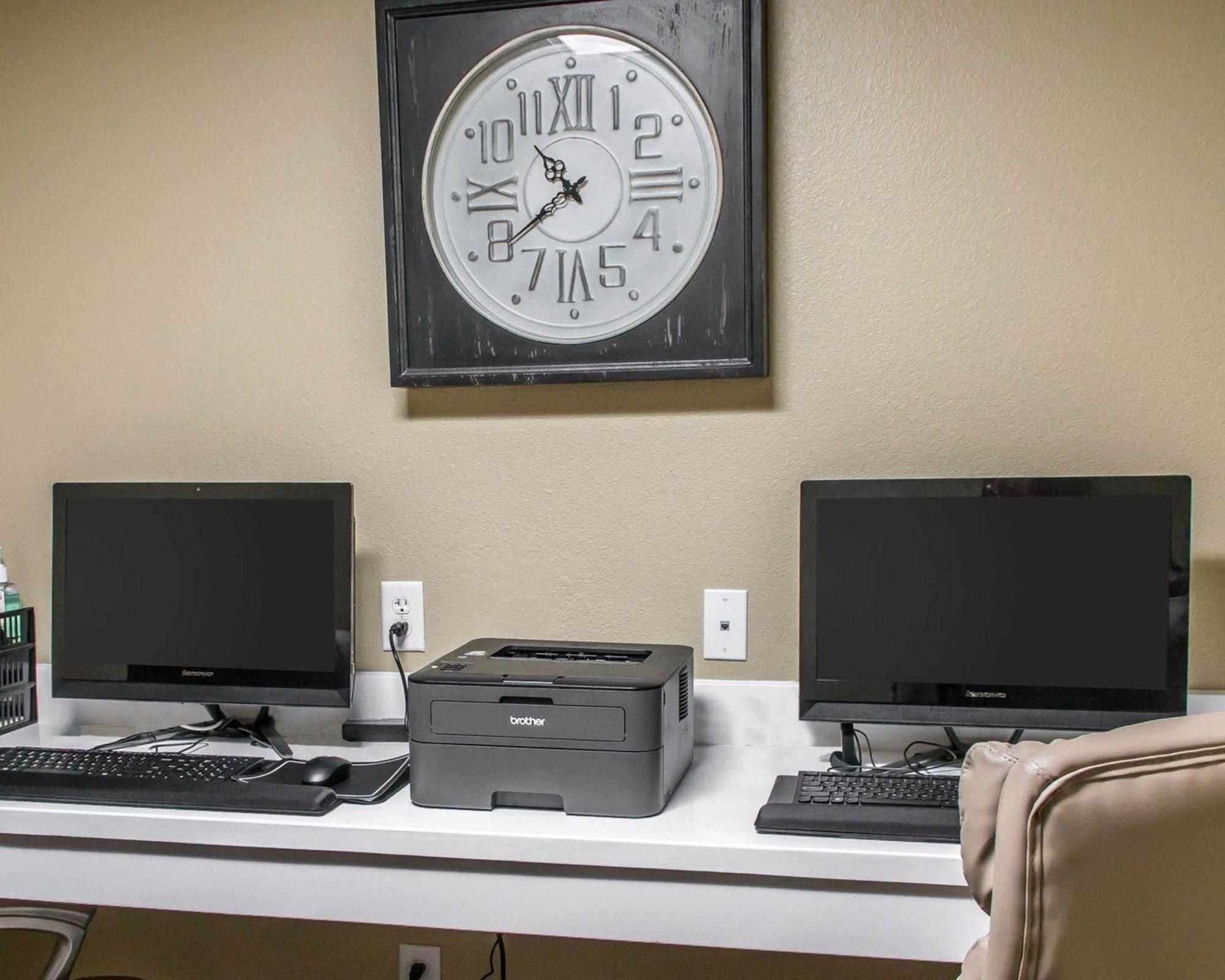 Centro de Negocios Mainstay Suites
