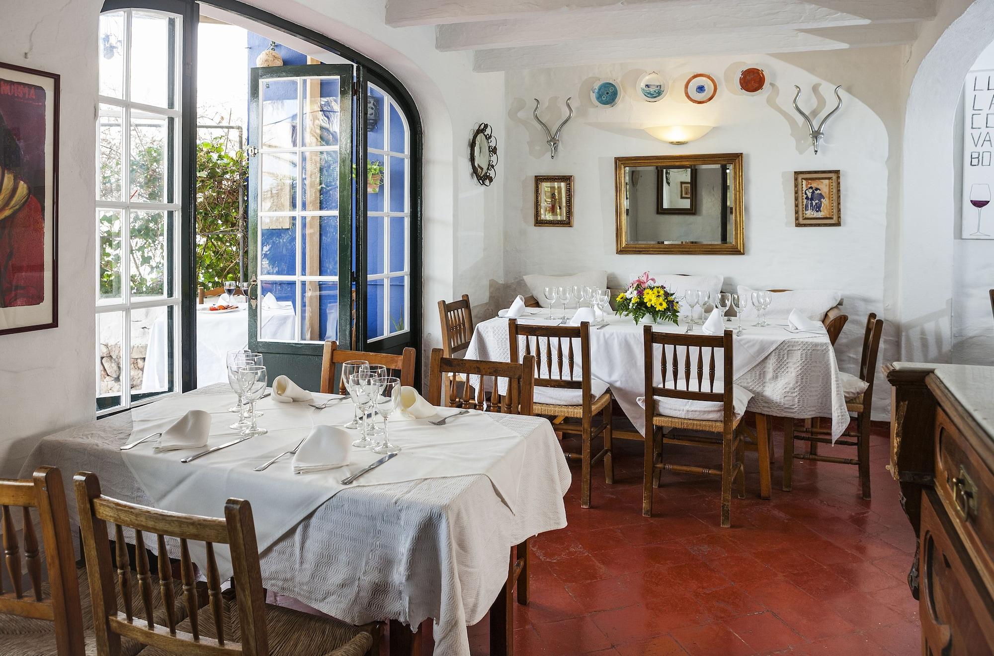 Varios Hostal S'Engolidor