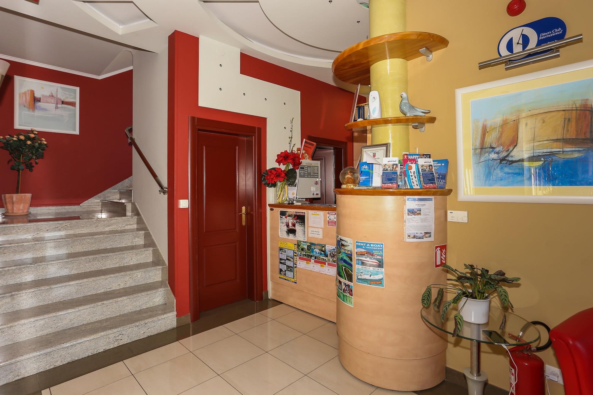 Vista Lobby Aparthotel Astoria