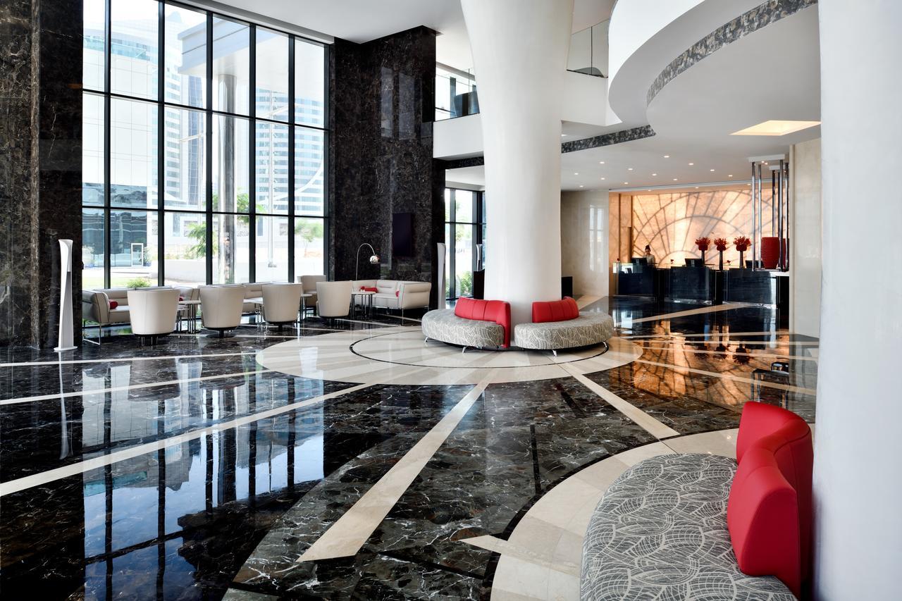 Vista do lobby Movenpick Hotel Apartments Downtown Dubai