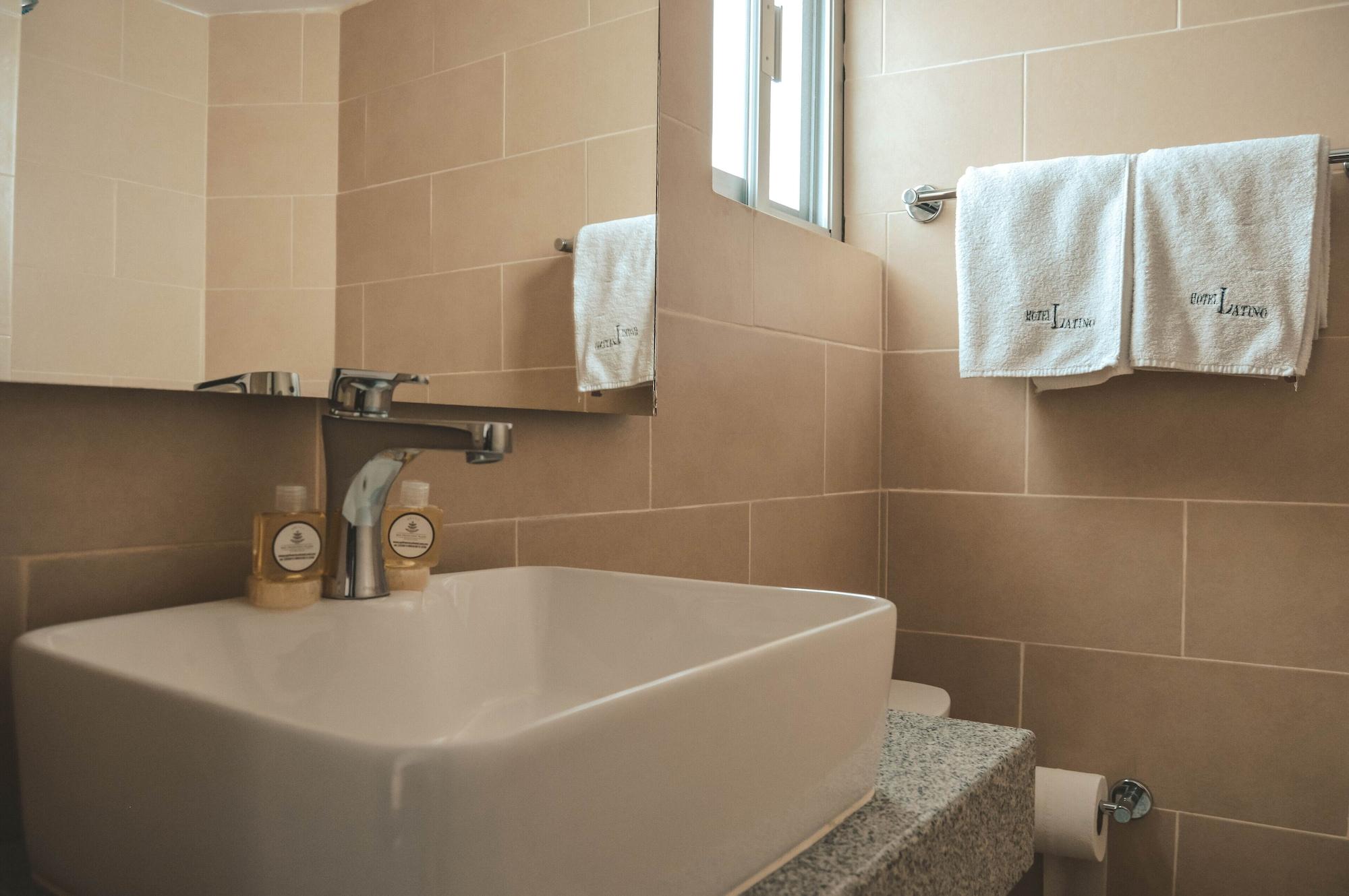 Equipamiento de Habitación Hotel Latino