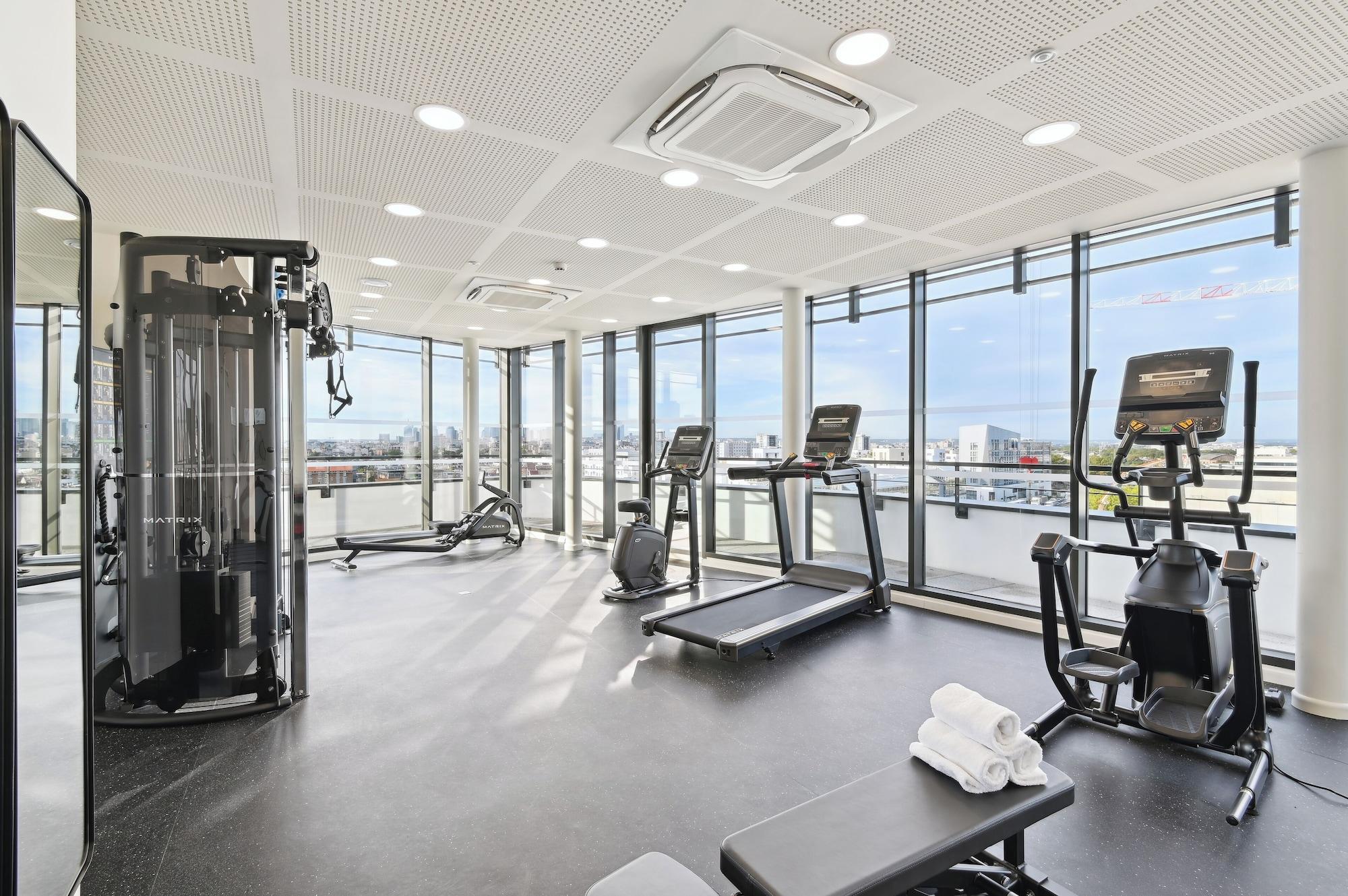 Gimnasio All Suites Appart Hôtel | Paris Ouest - Colombes