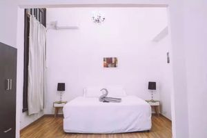 Alquiler Vacacional - Spacious 5-bedroom townhome in Buenos Aires with jaquzzi and sauna!