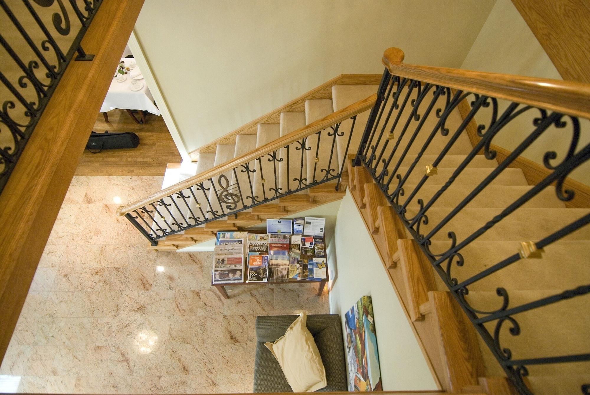 Vista Lobby Granville House B&B