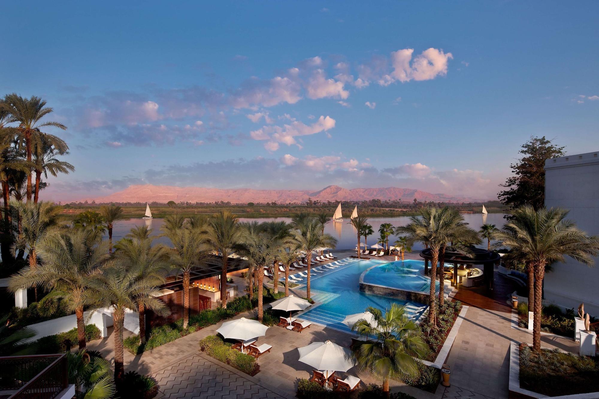 Vista Exterior Hilton Luxor Resort & Spa