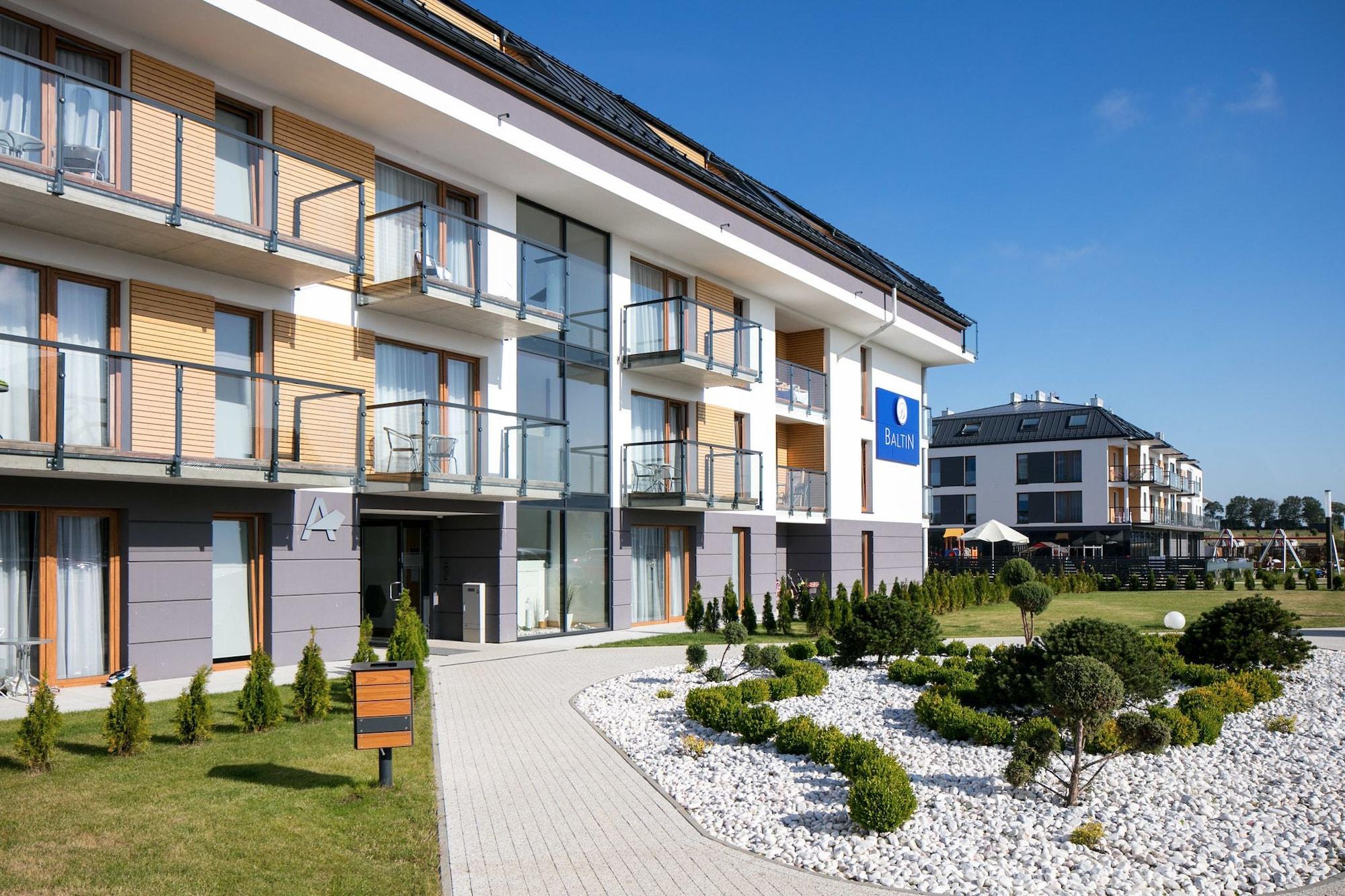 Vista Exterior Blu Apartments