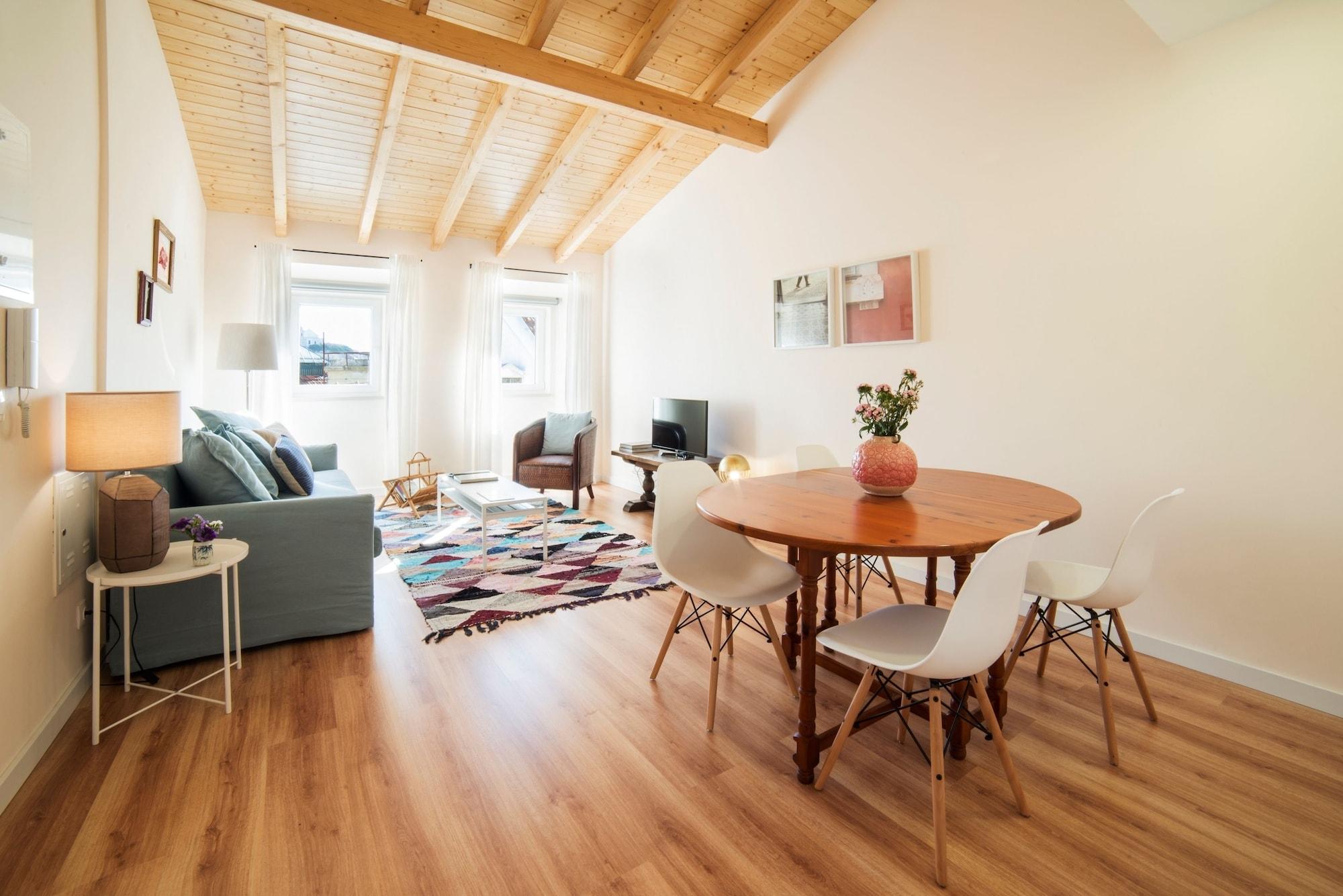 Varios Lis Apartments