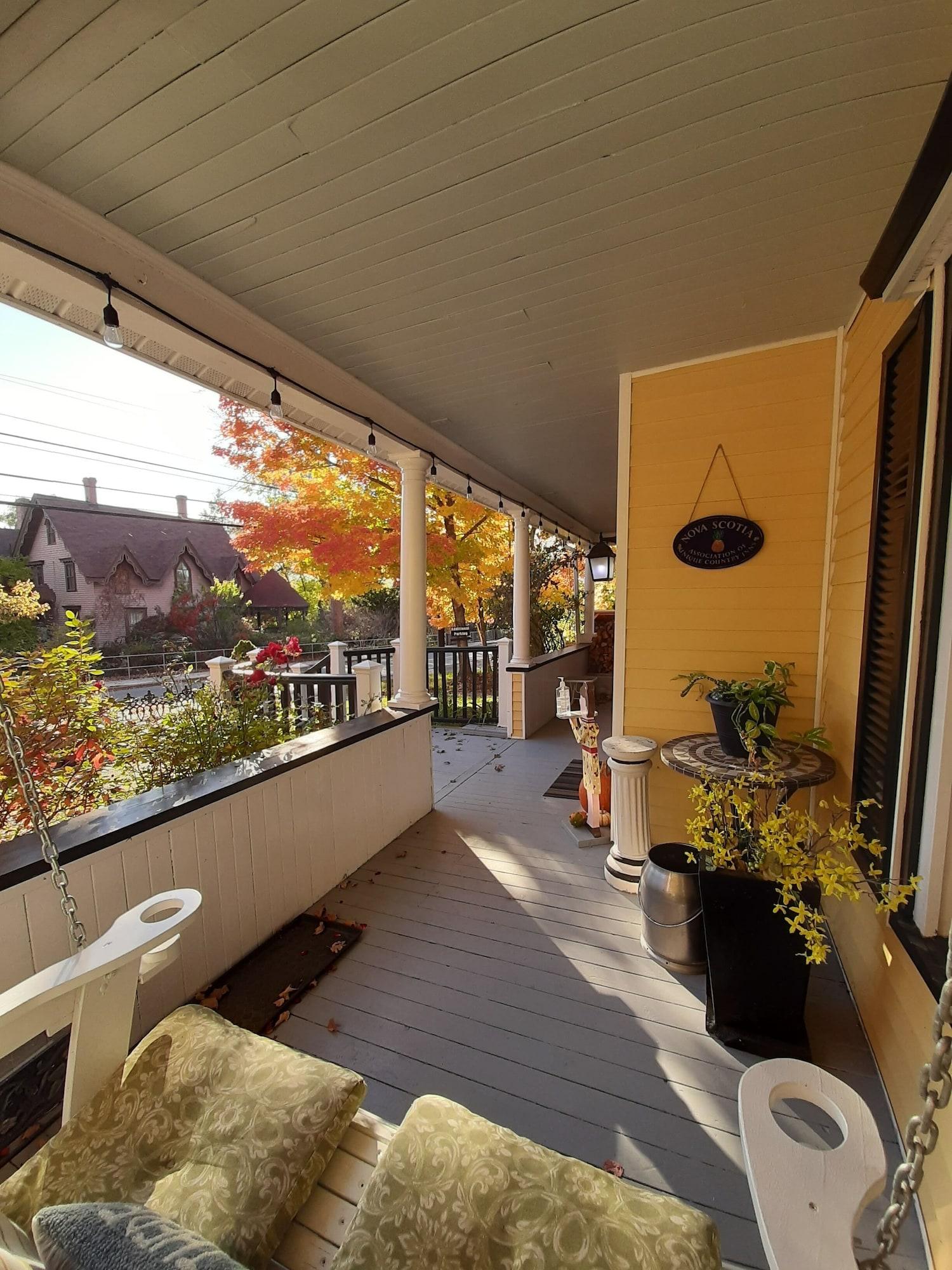 Vista Exterior Farmhouse Inn B&B