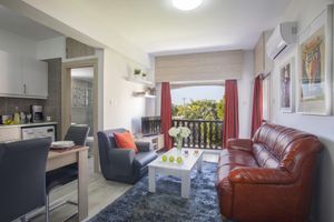 Alquiler Vacacional - CASTLE HOLIDAY APARTMENTS - Prestigious One-Bedroom Apartment B211