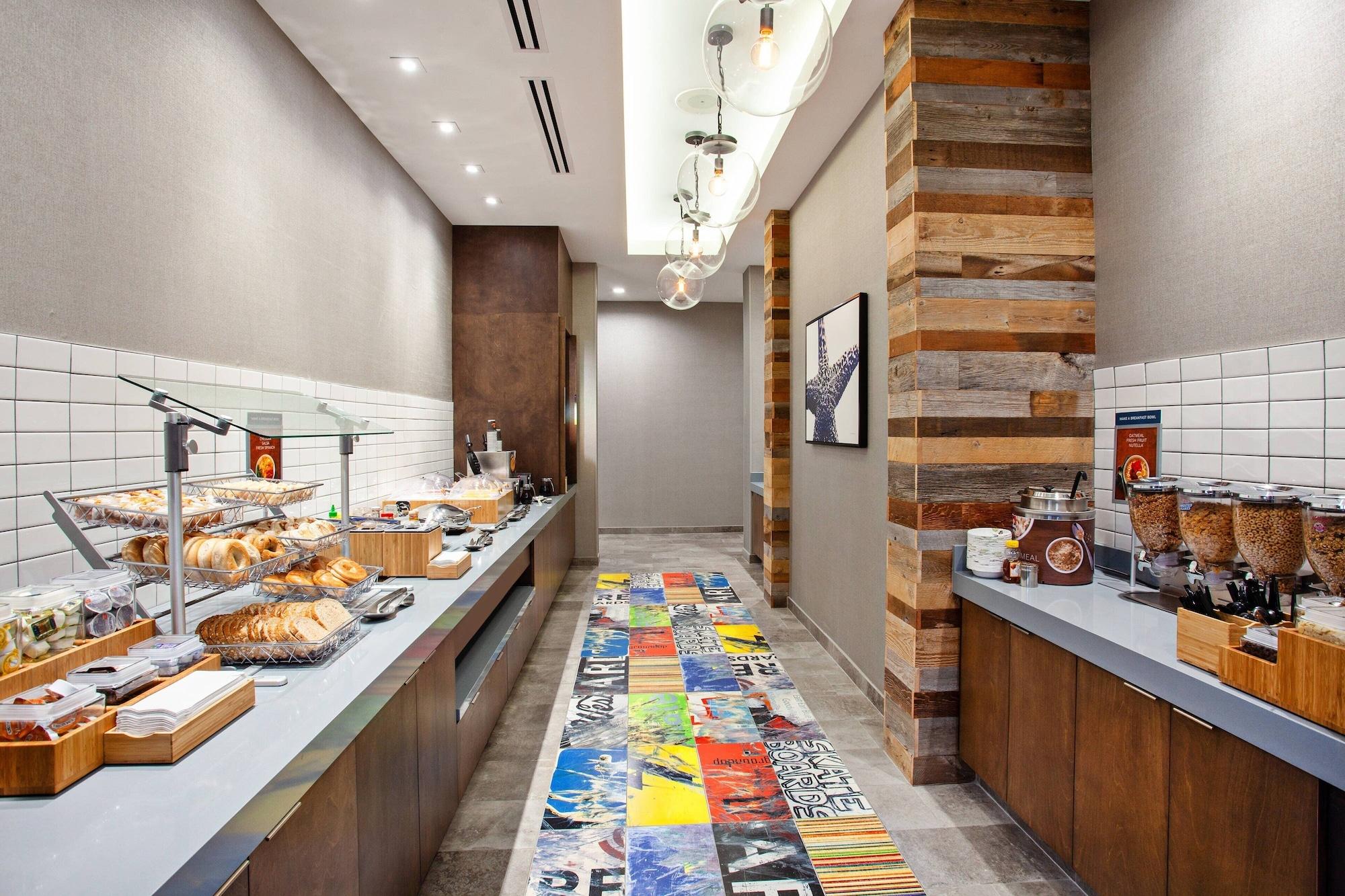 Restaurant SpringHill Suites by Marriott Escondido Downtown