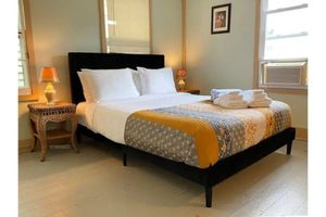 Alquiler Vacacional - THE VICTORIA - Stylish Home 2 Blocks to Beach, Beach Passes, Pet Friendly