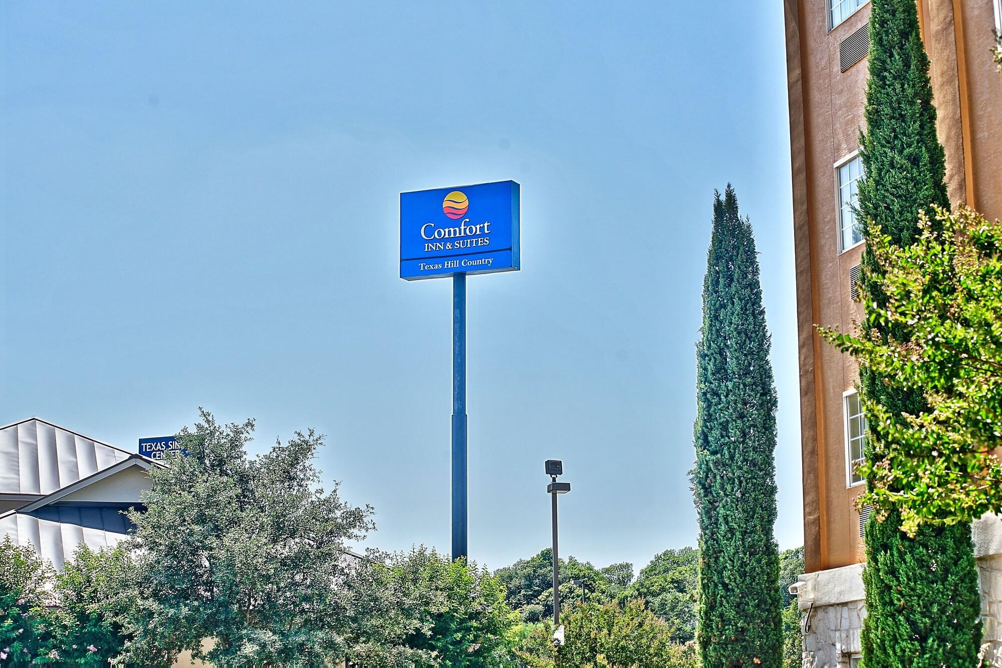 Vista Exterior Comfort Inn & Suites Texas Hill Country
