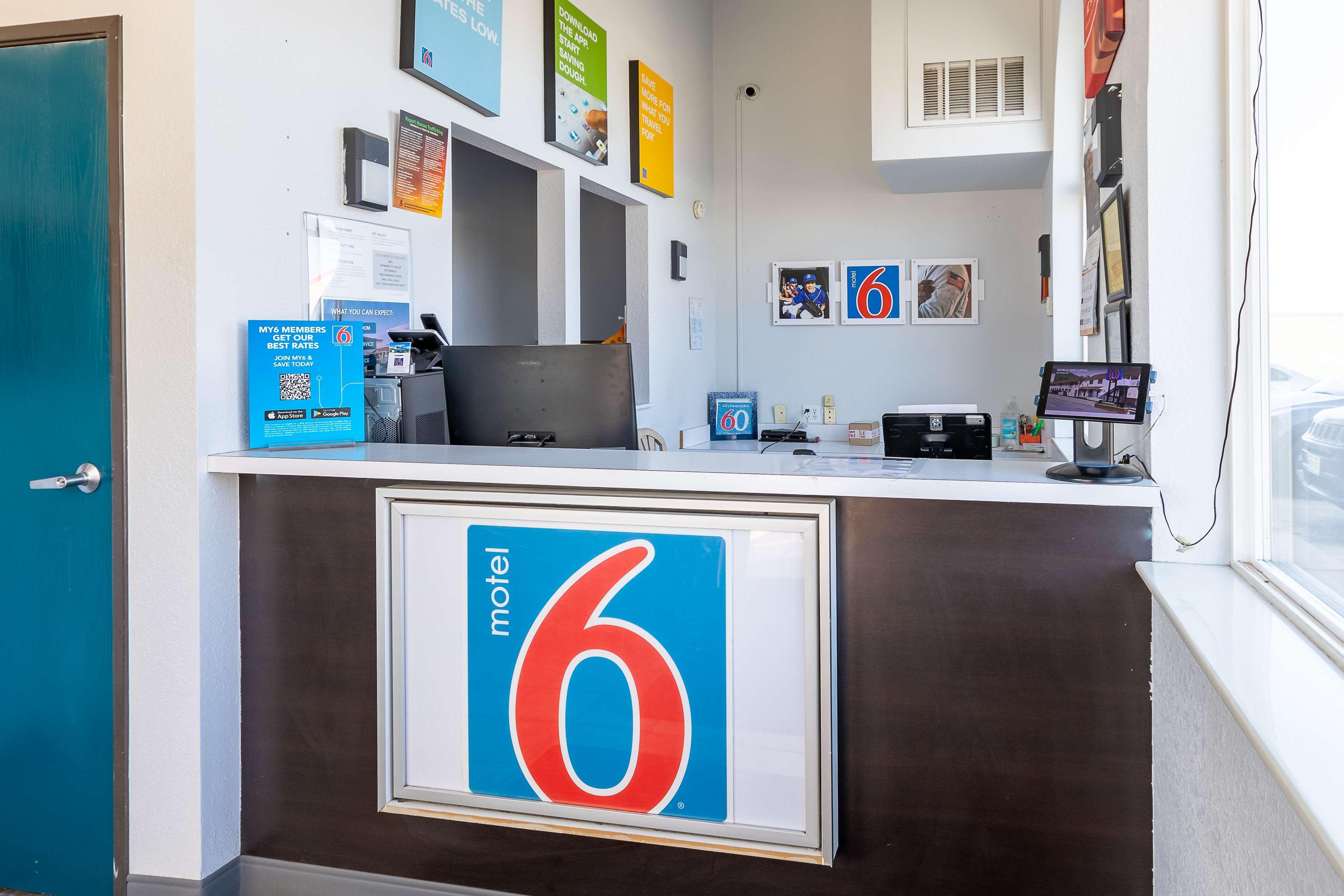 Vista Lobby Motel 6 Fort Lupton CO