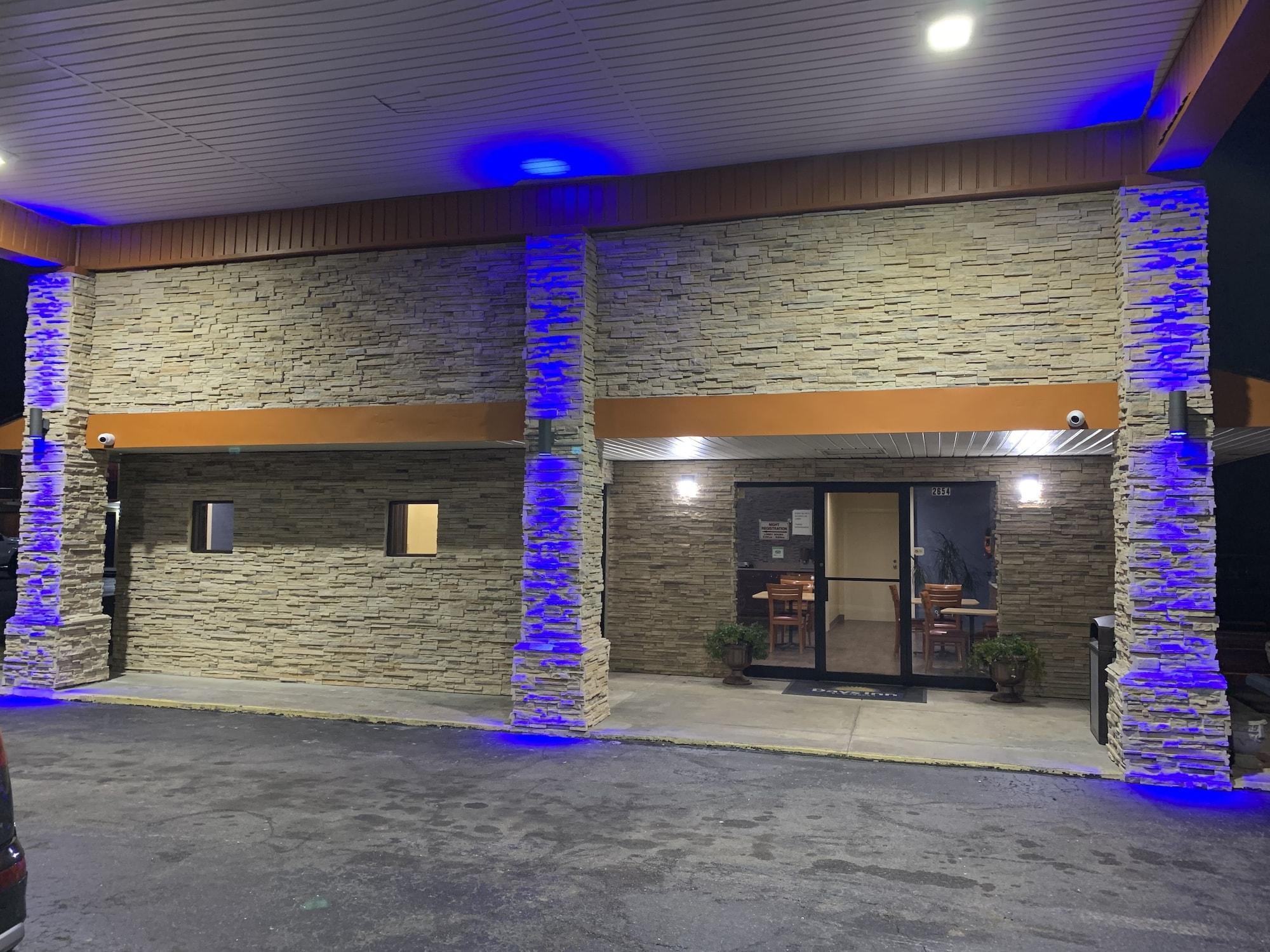 Vista Lobby Days Inn by Wyndham Aiken - Interstate Hwy 20