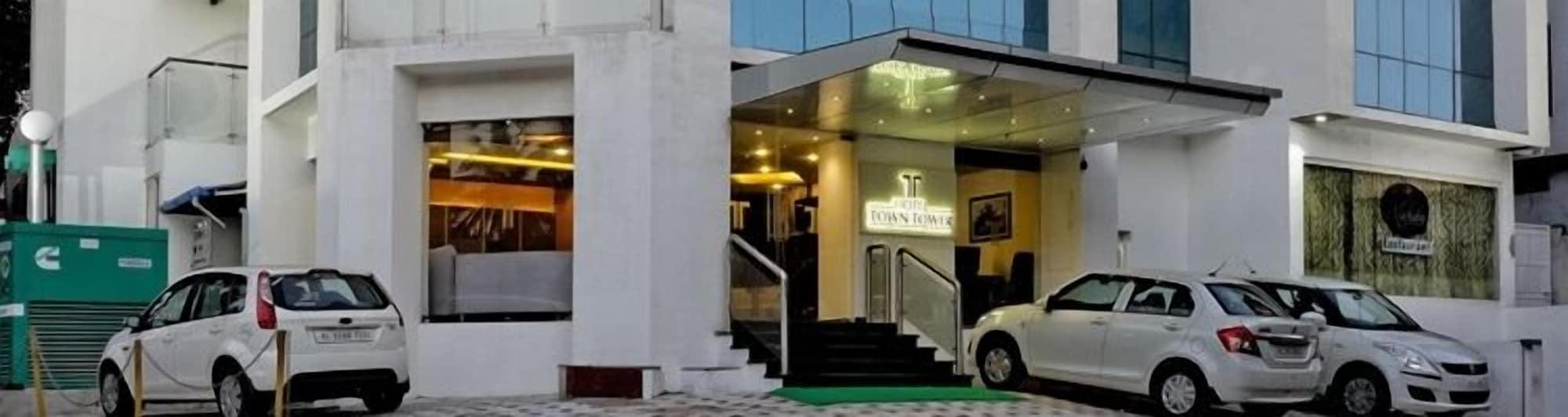 Vista Exterior Hotel Town Tower