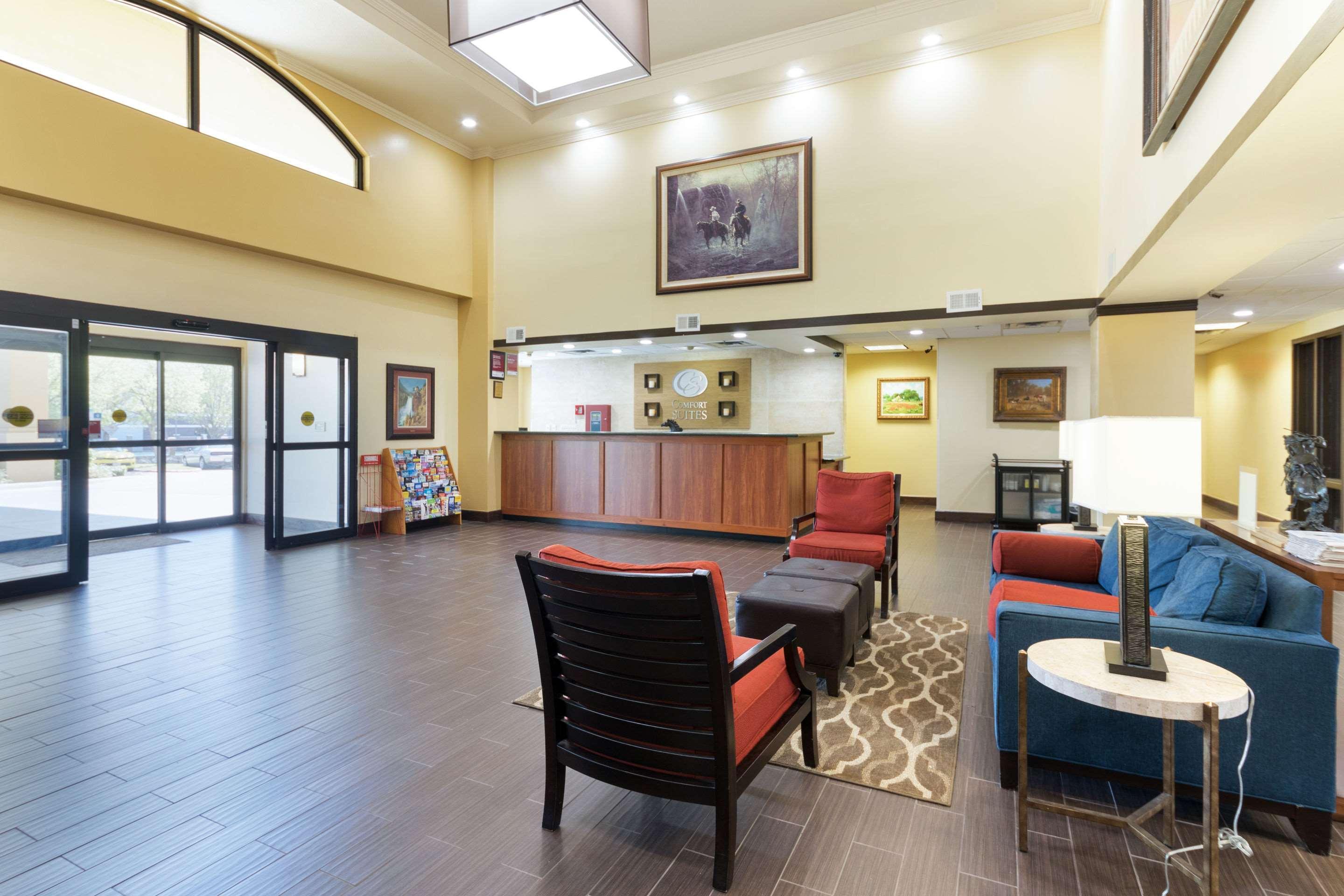 Vista Lobby Comfort Suites Austin Airport