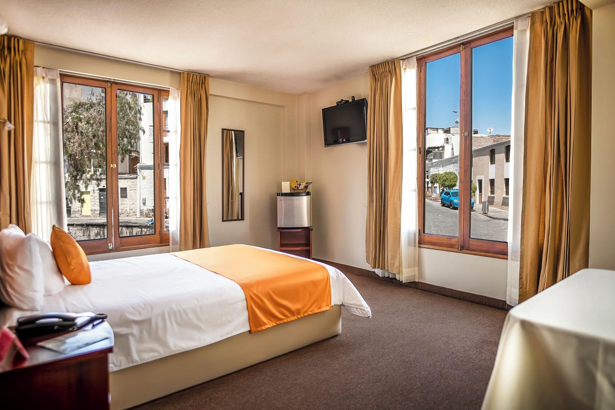 Varios Maison du Soleil