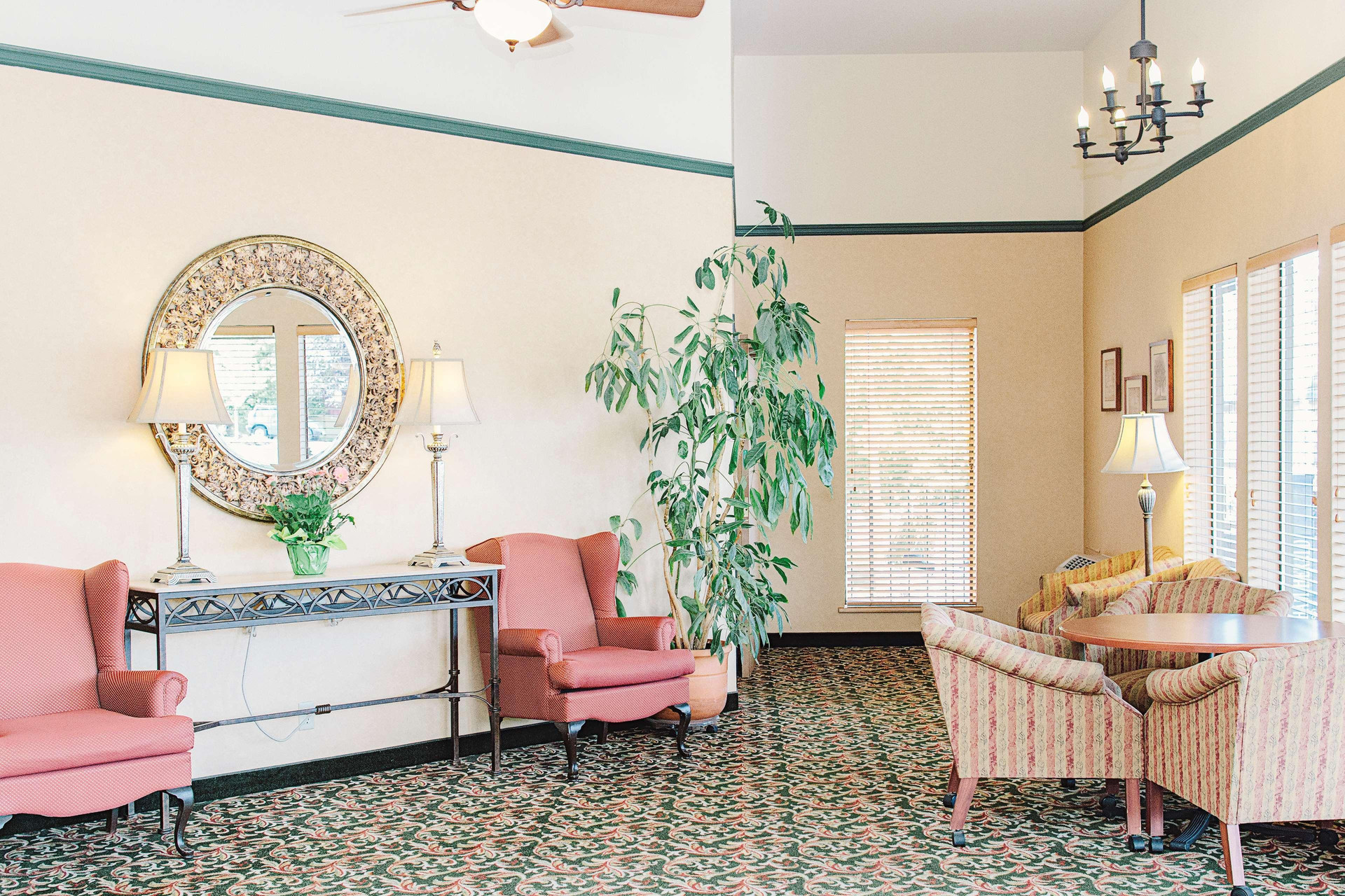 Vista Lobby Lavissh Inn & Suites