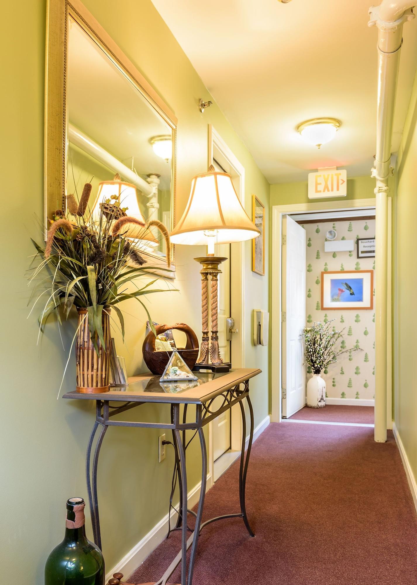 Varios Bouchard Inn & Restaurant