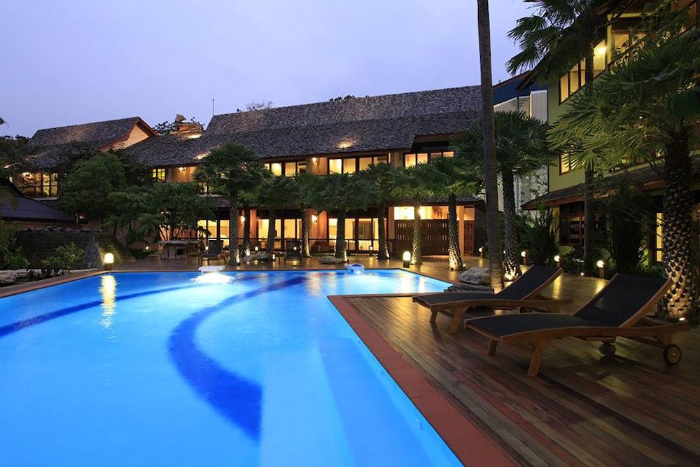 Vista Piscina VC@Suanpaak Hotel & Serviced Apartments