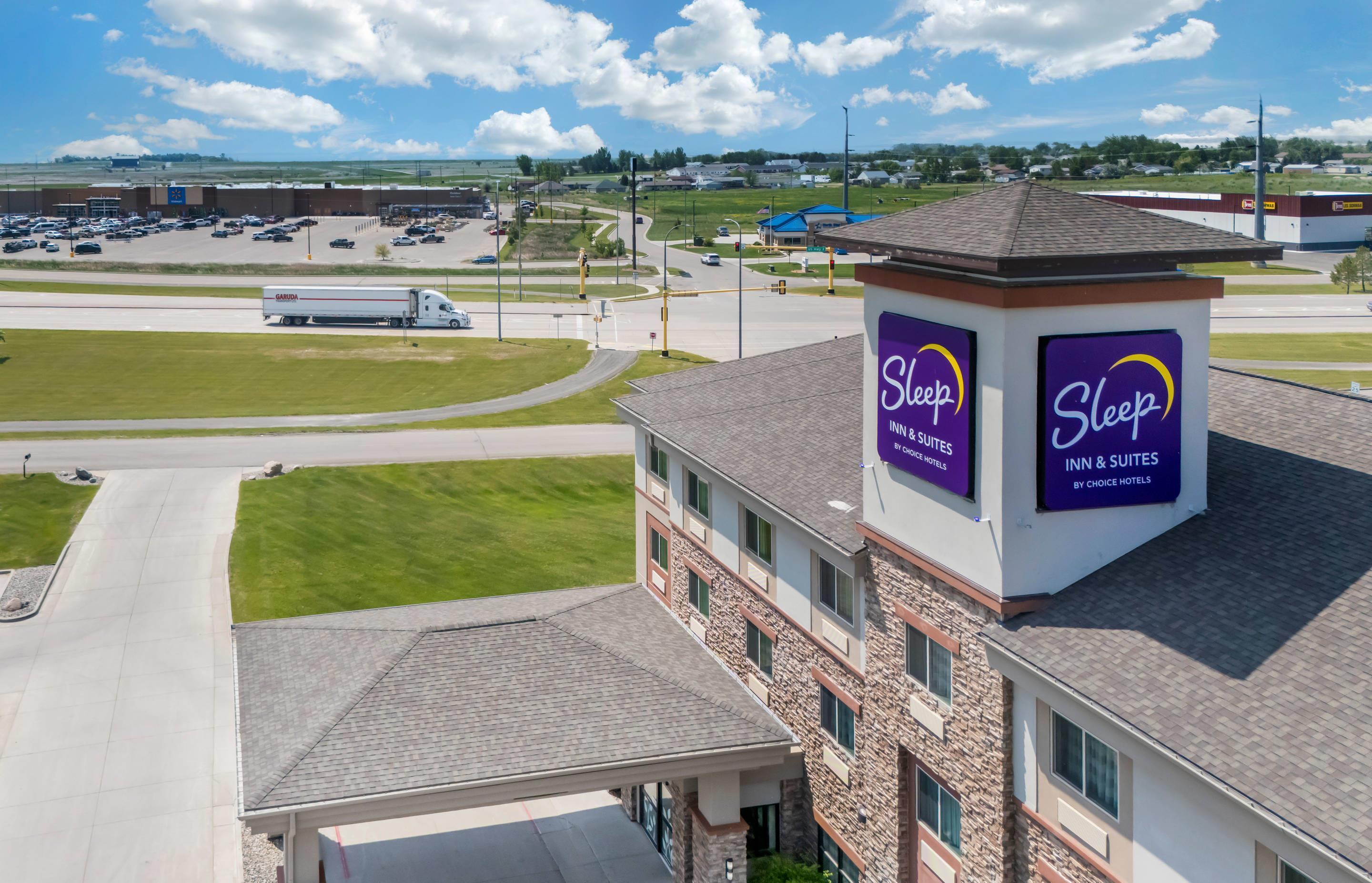Vista Exterior Sleep Inn & Suites Devils Lake