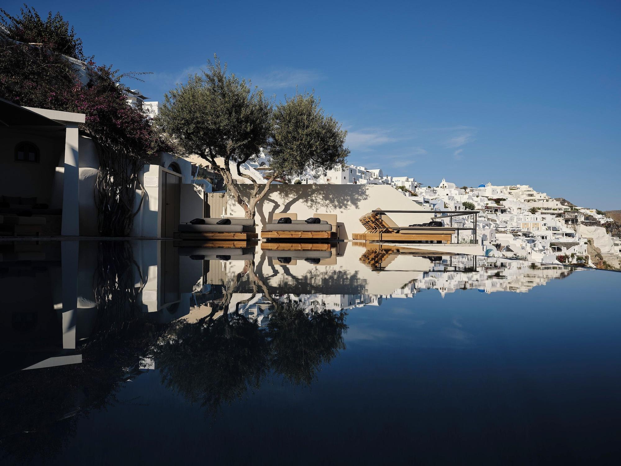 Vista Piscina Andronis Luxury Suites