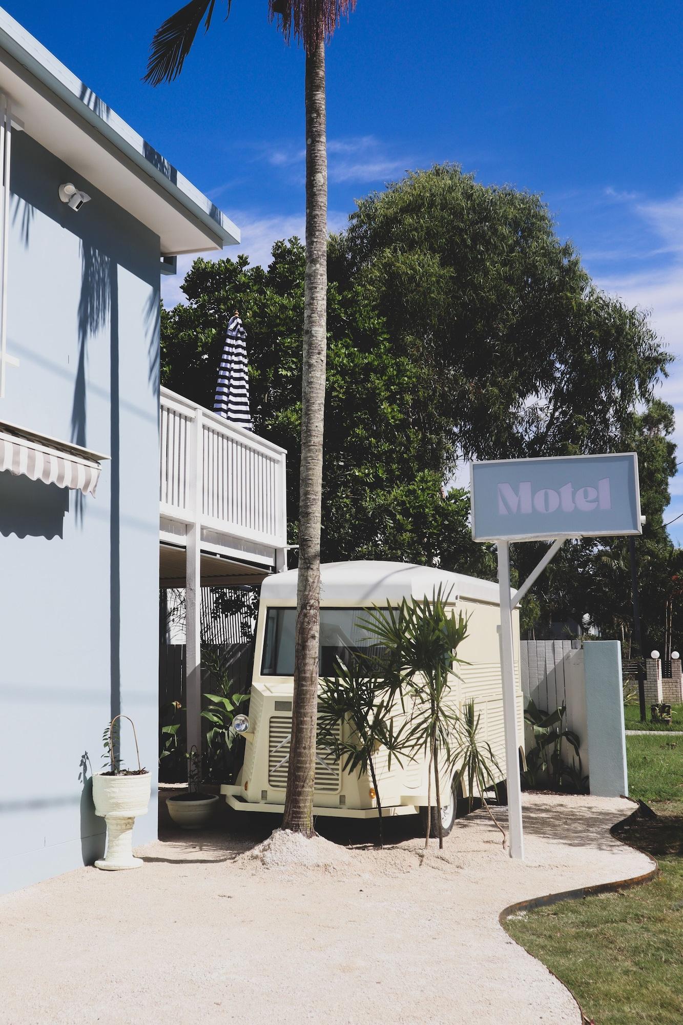 Vista Exterior Blue Water Motel