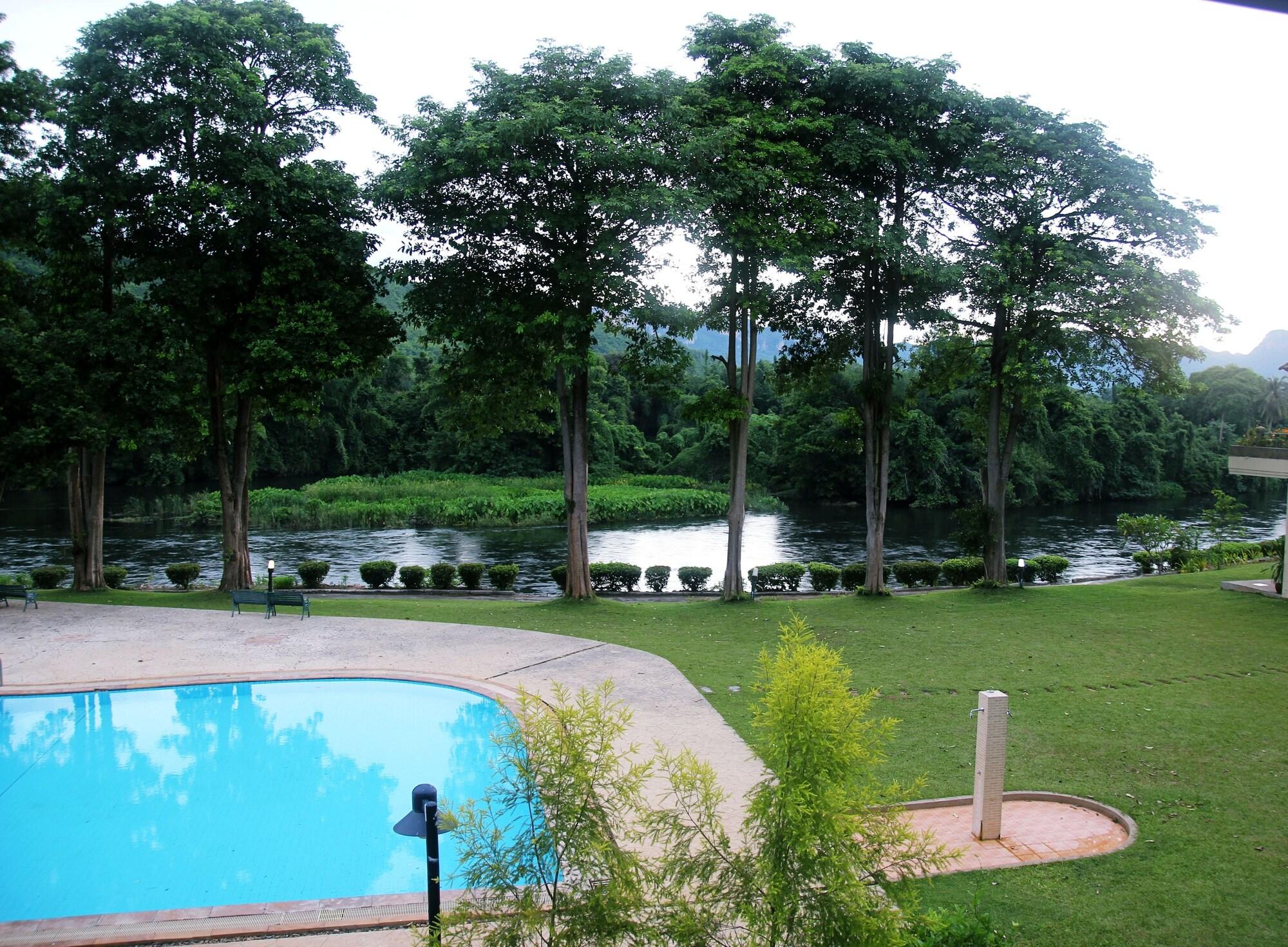 Vista Piscina Aekpailin River Kwai Resort Kanchanaburi