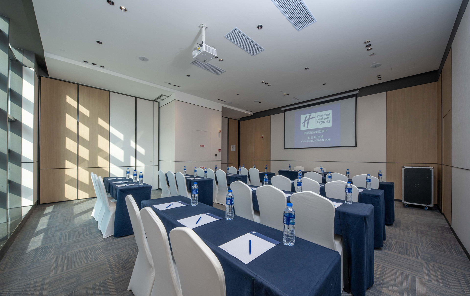 Centro de Negocios Holiday Inn Express Chongqing Caiyun Lake by IHG