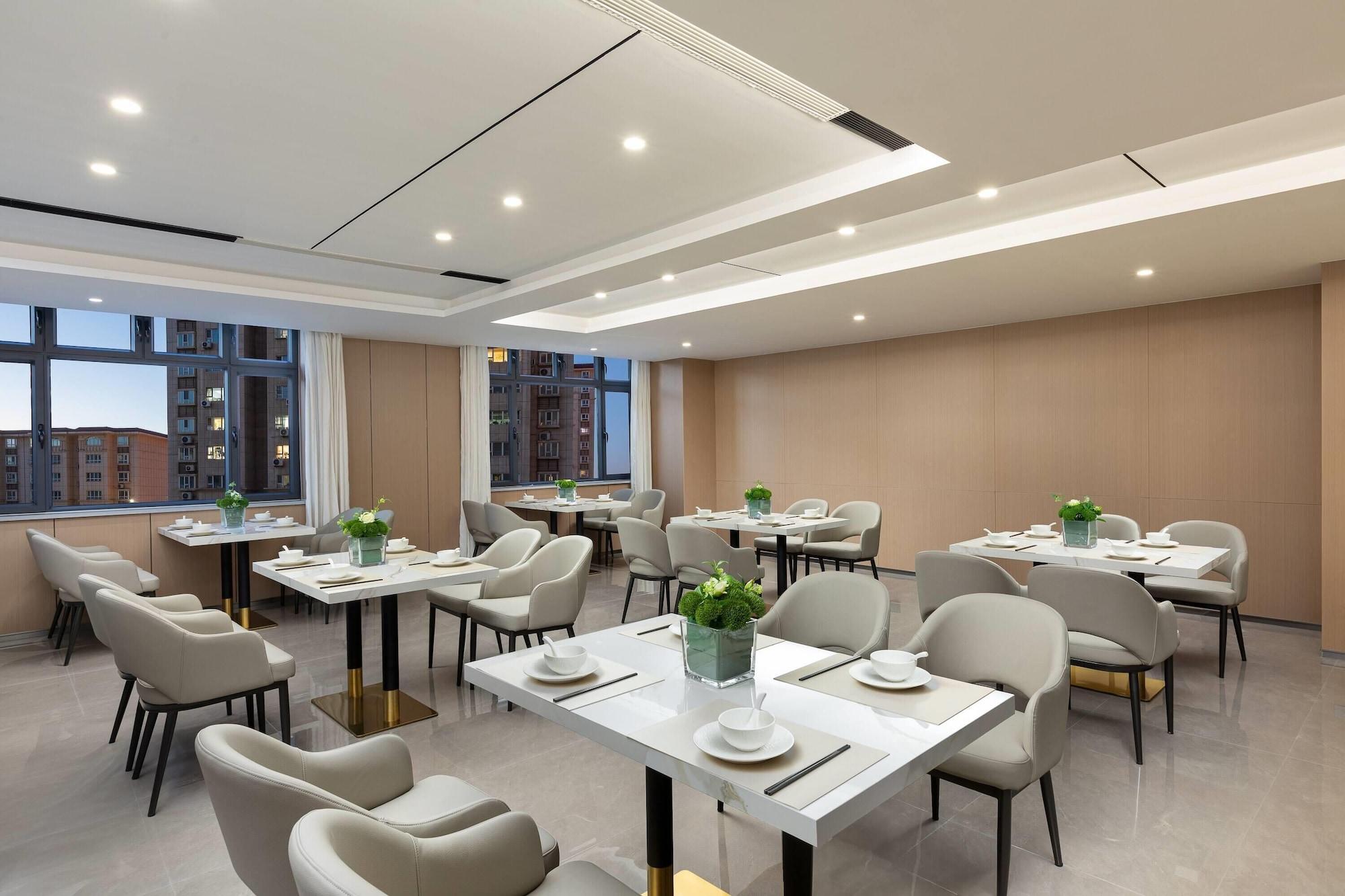 Restaurant Ramada by Wyndham Urumqi Midong
