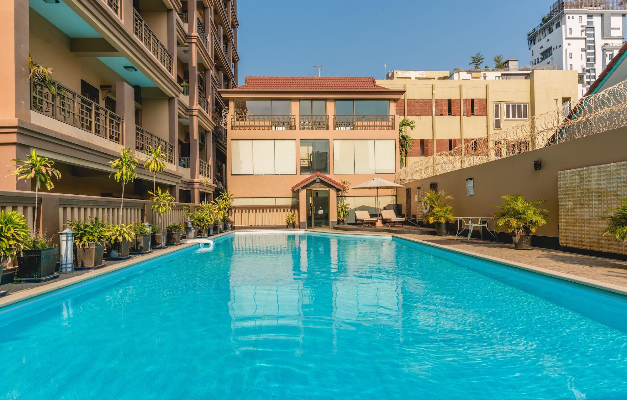 Vista Piscina Hampton Hotel & Apartment