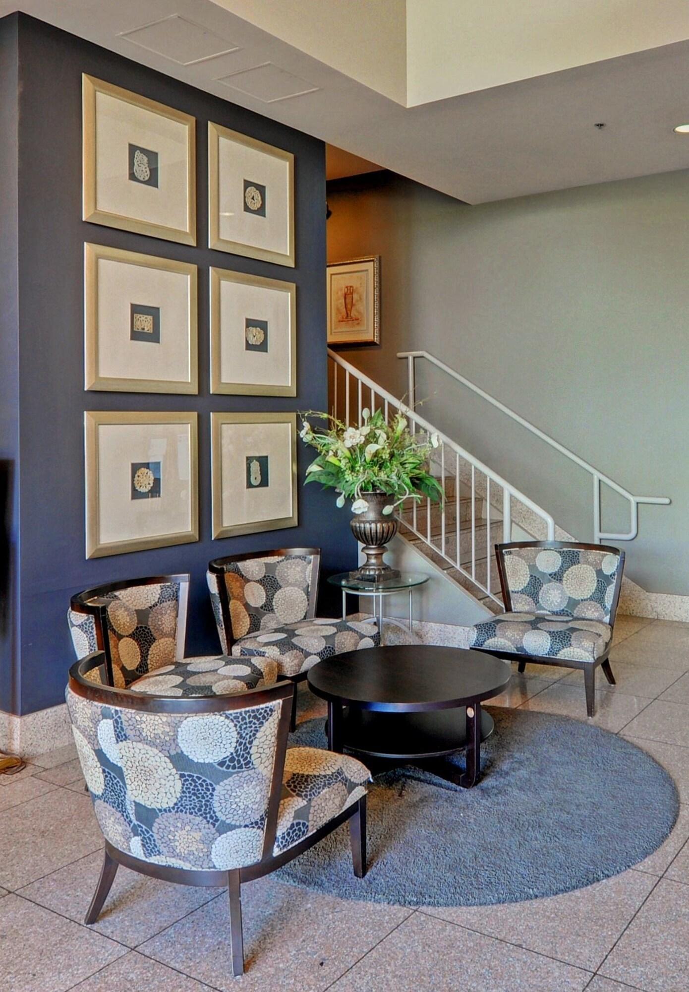 Vista Lobby Red Lion Inn and Suites