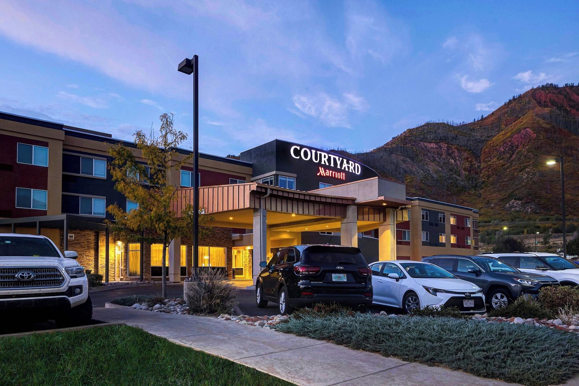 Vista Exterior Courtyard by Marriott Glenwood Springs