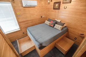 Alquiler Vacacional - Cozy Apt w/Master BR & 2 Bed Kids Loft. Also- Covered Deck & Covered Parking.