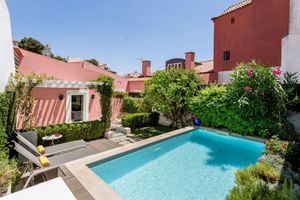 Renta temporal - By the Castle | LUXURIOUS, PRIVATE GARDEN & HEATED SWIMMING POOL