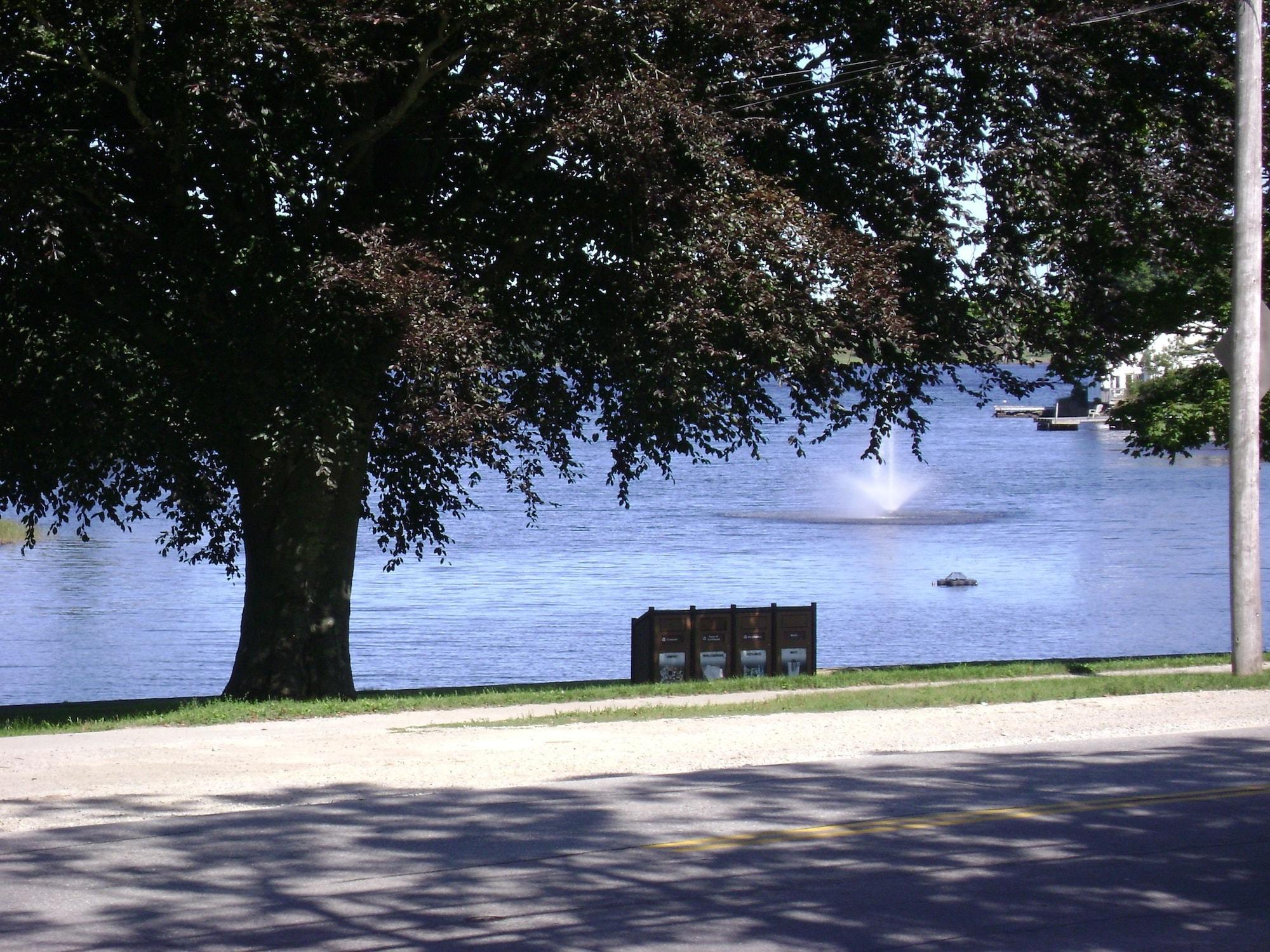 Varios Lakelawn B&B Motel