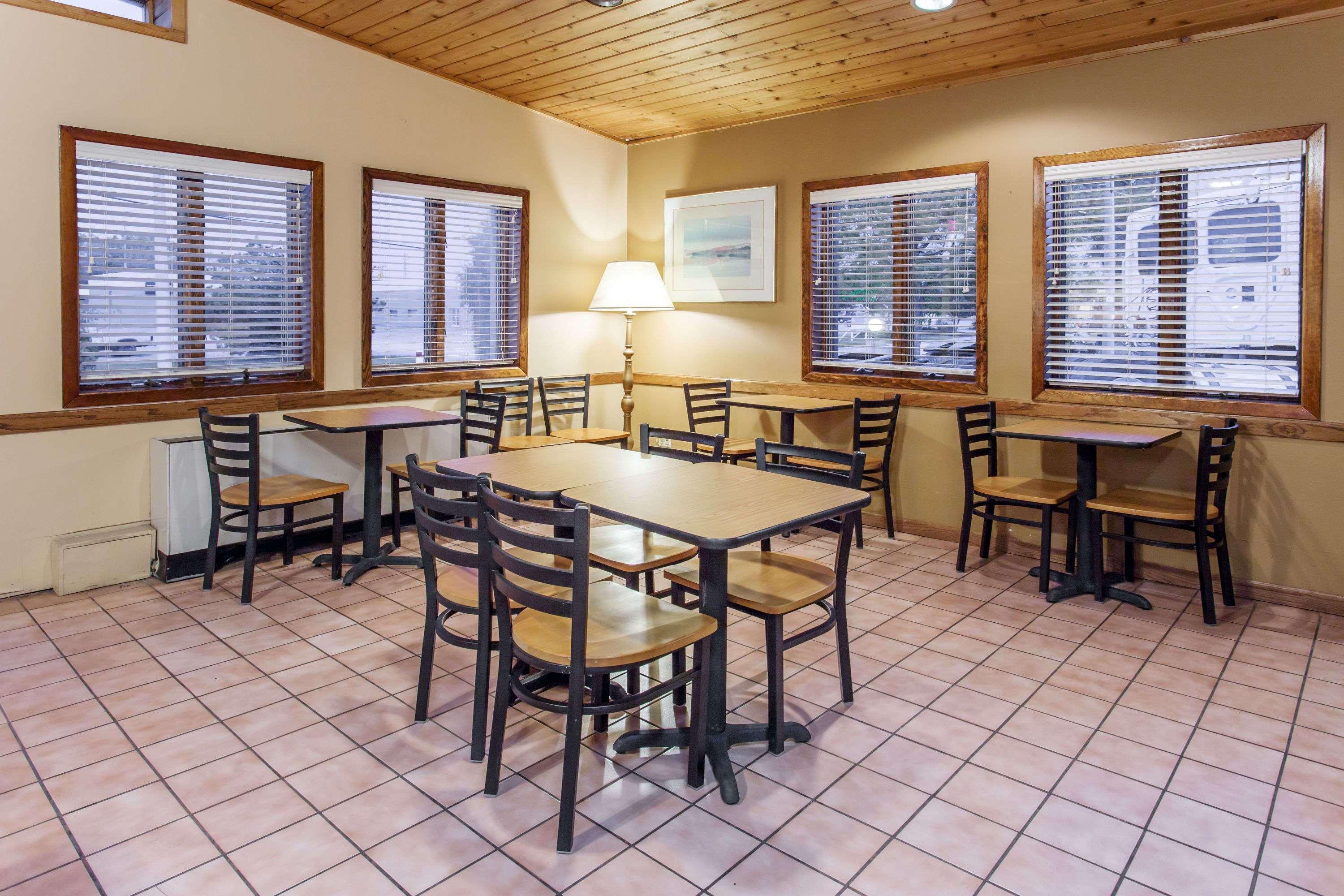 Restaurant Days Inn by Wyndham West Allis/Milwaukee