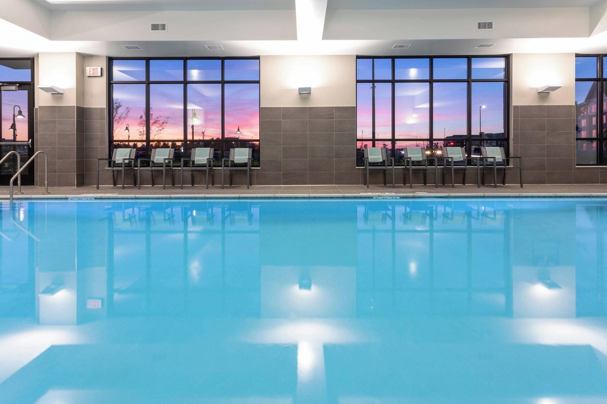 Vista Piscina SpringHill Suites by Marriott Minneapolis Maple Grove/Arbor Lakes