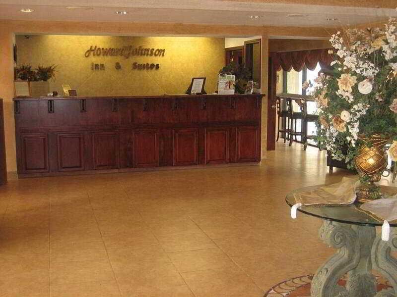 Vista Lobby Tricove Inn & Suites