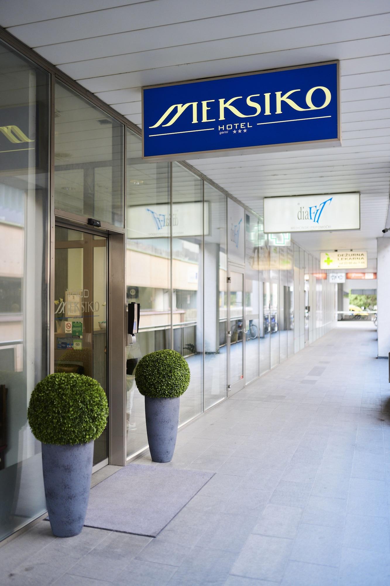 Varios Meksiko Hotel