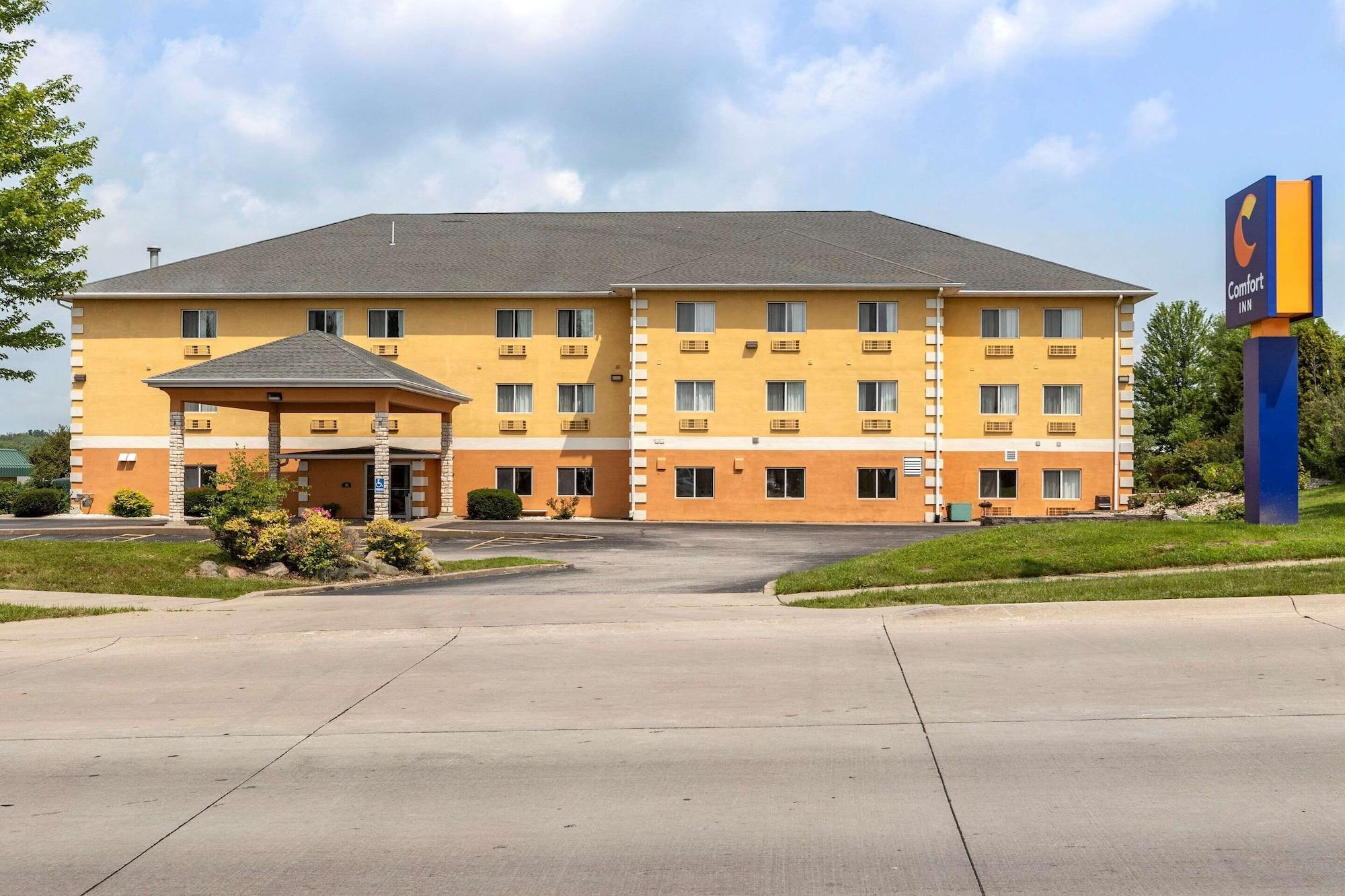 Vista Exterior Comfort Inn Muscatine near Hwy 61