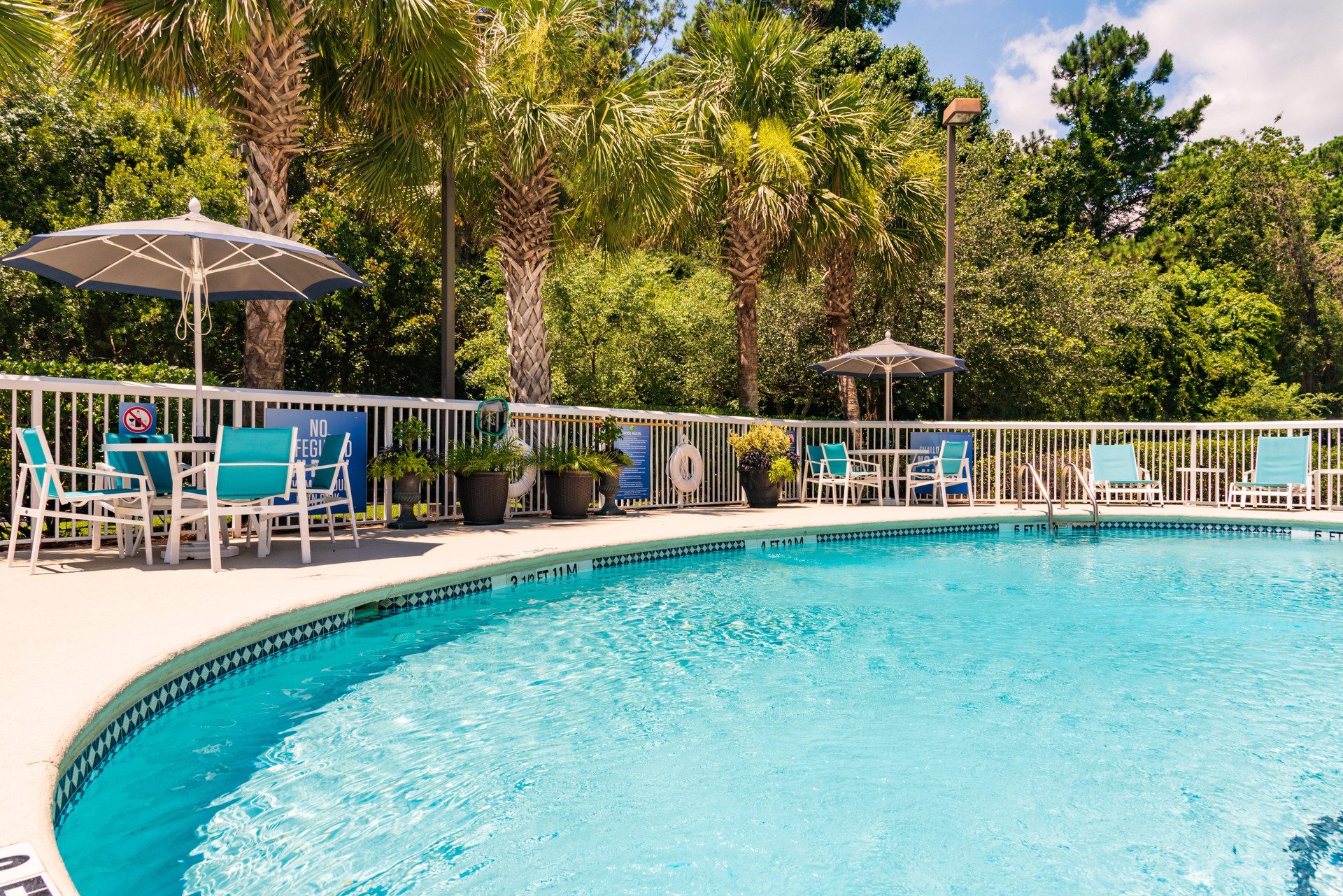 Vista Piscina Holiday Inn Express Charleston by IHG