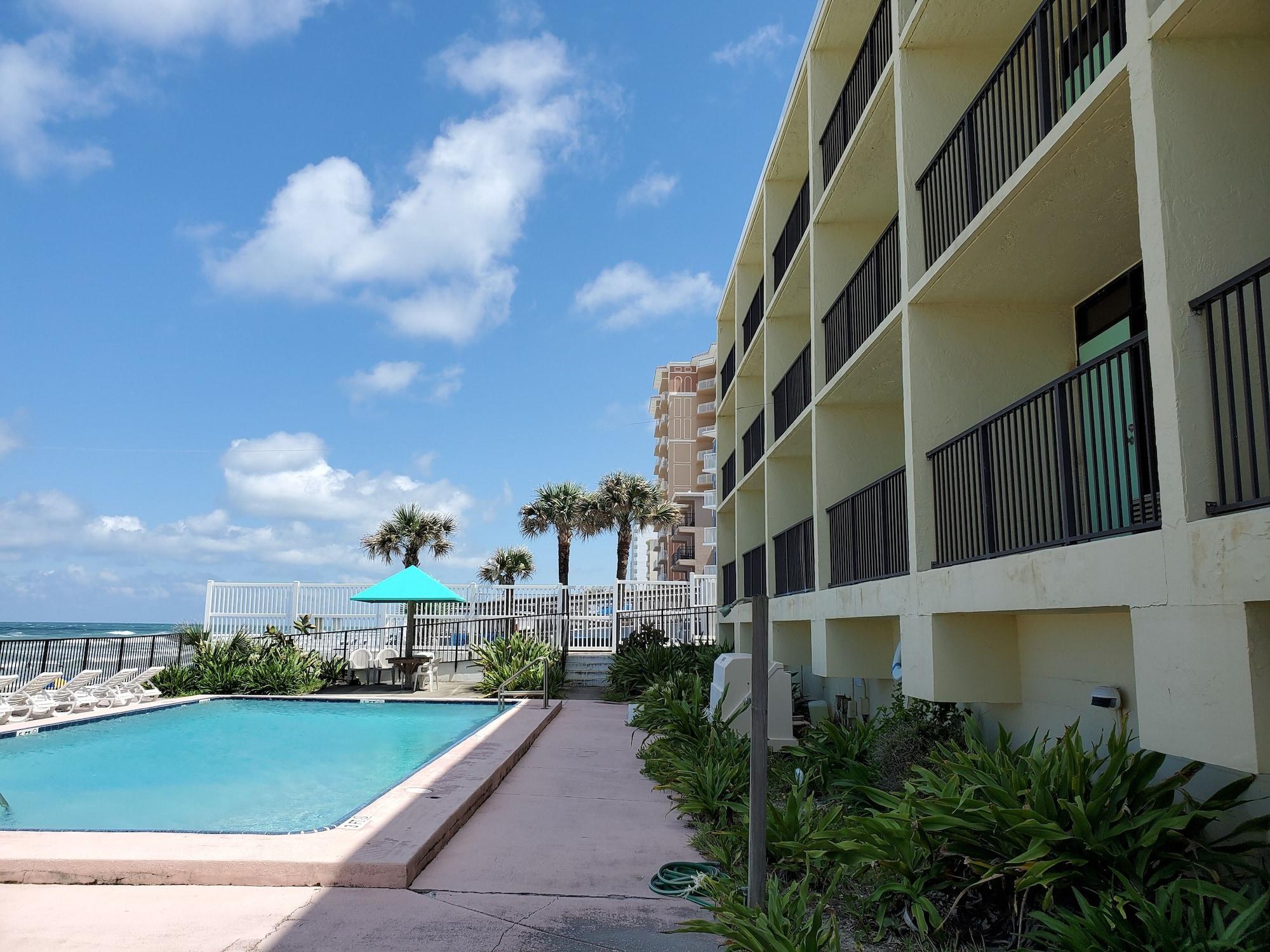 Varios South Shore Motel