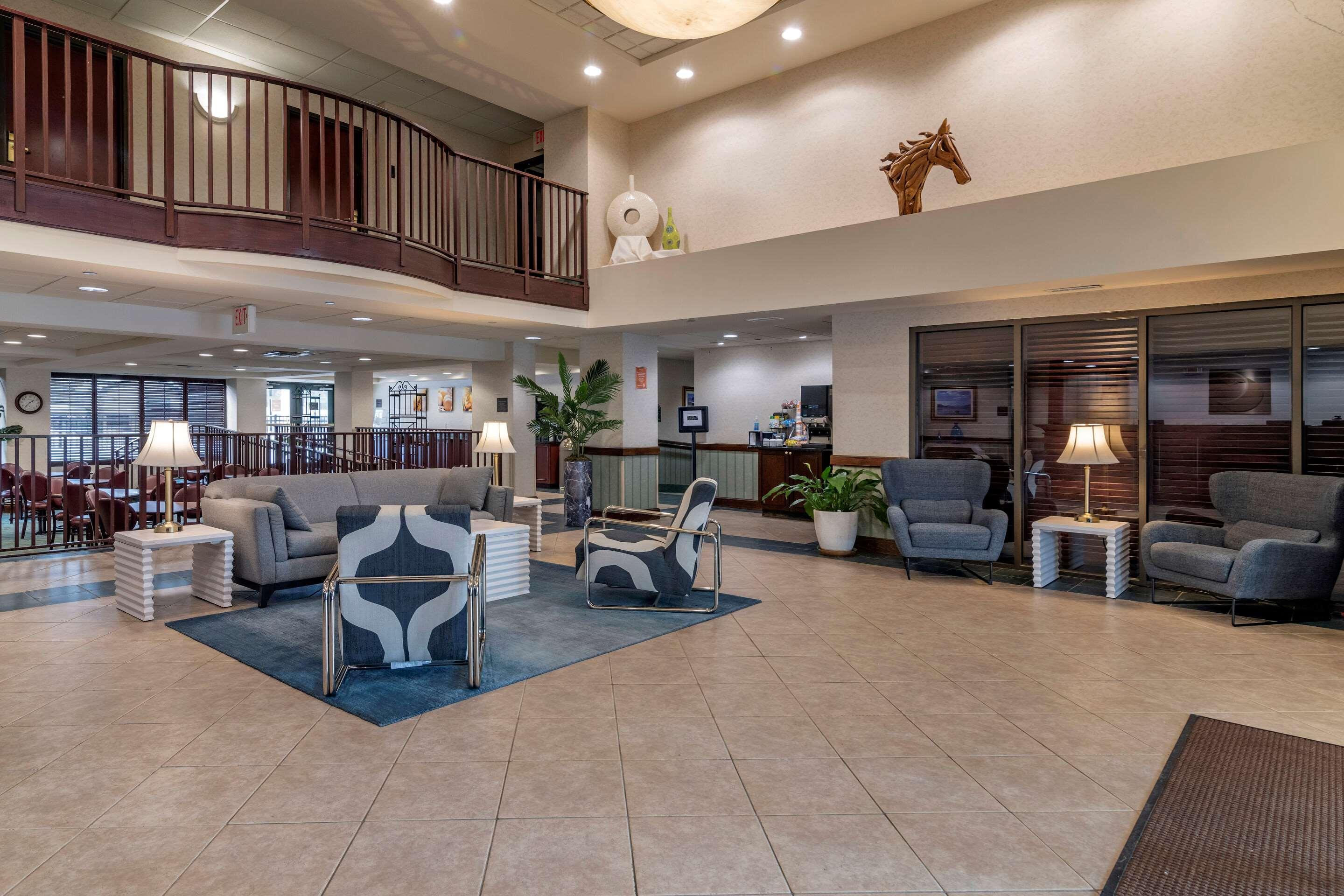 Vista Lobby Comfort Inn & Suites Lake George