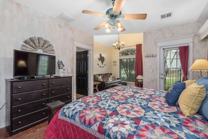 Alquiler Vacacional - Spirit of Aggieland-Voted# 1 Game Day House on ExpediaHuge Yard-Games-Modern