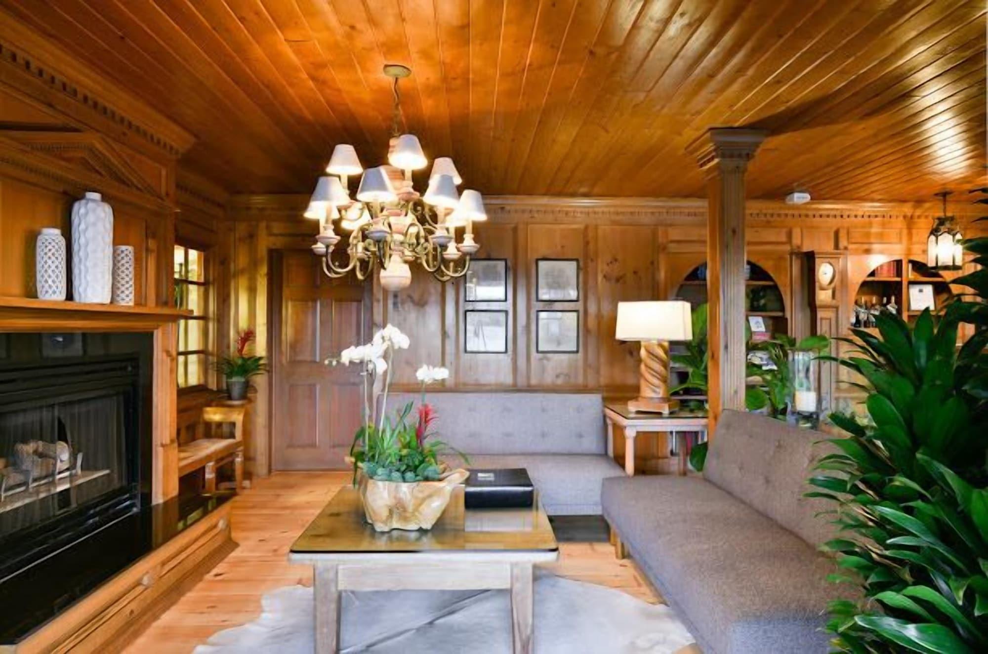 Vista Lobby Inn on Summer Hill