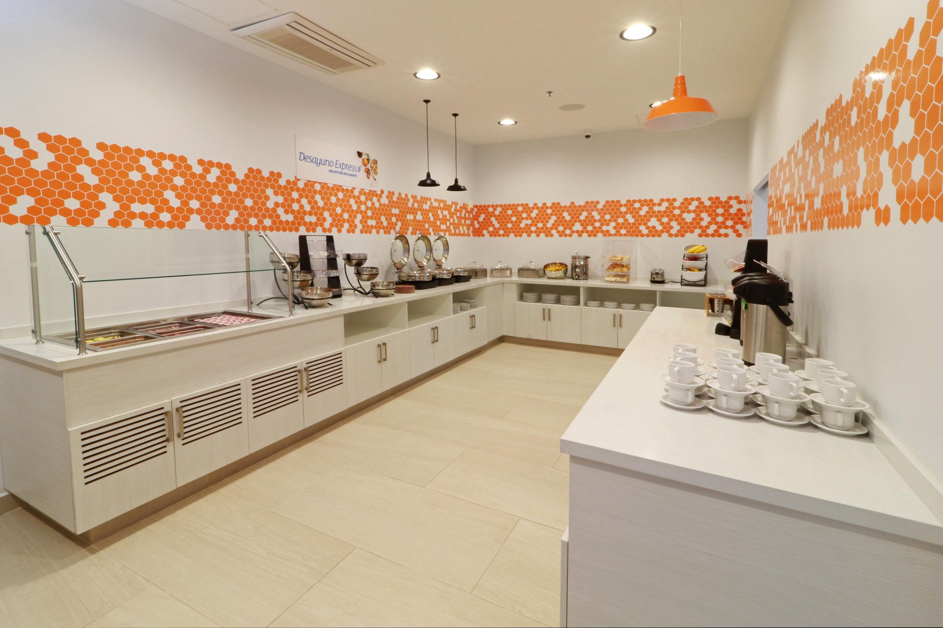 Restaurant Holiday Inn Express & Suites Ensenada Centro by IHG