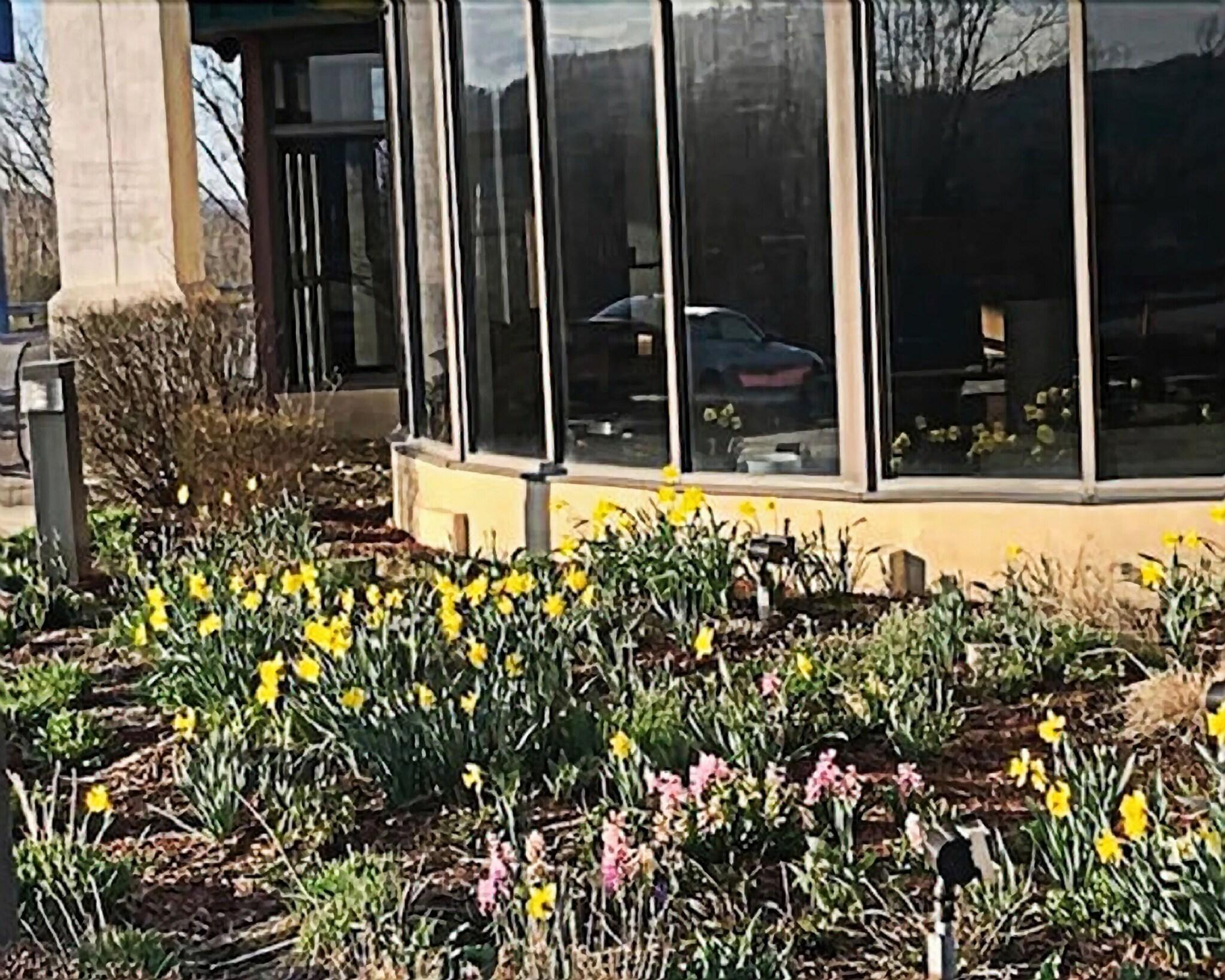 Vista Exterior Ramada by Wyndham Beaver Falls