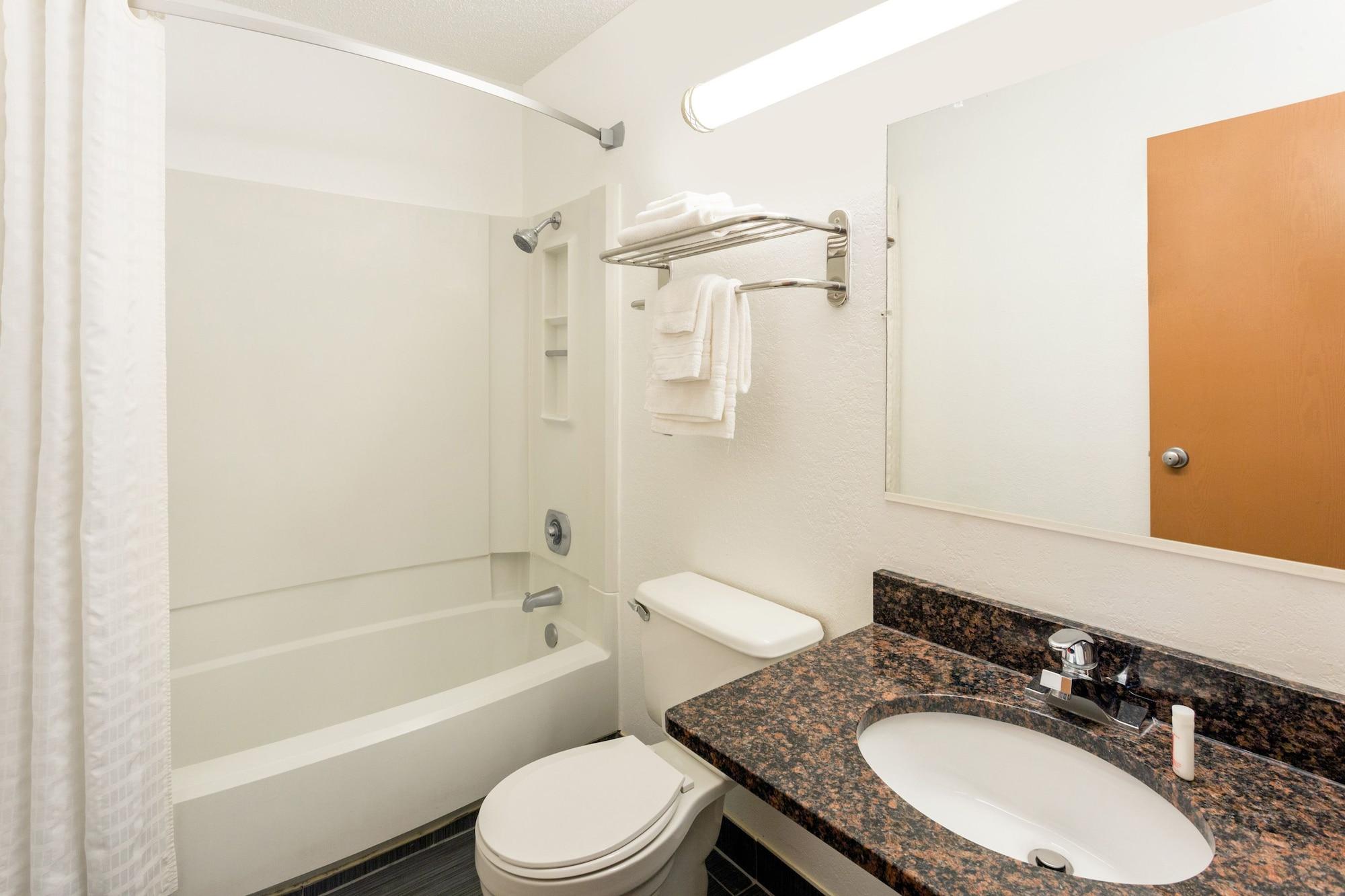 Equipamiento de Habitación Super 8 by Wyndham Janesville
